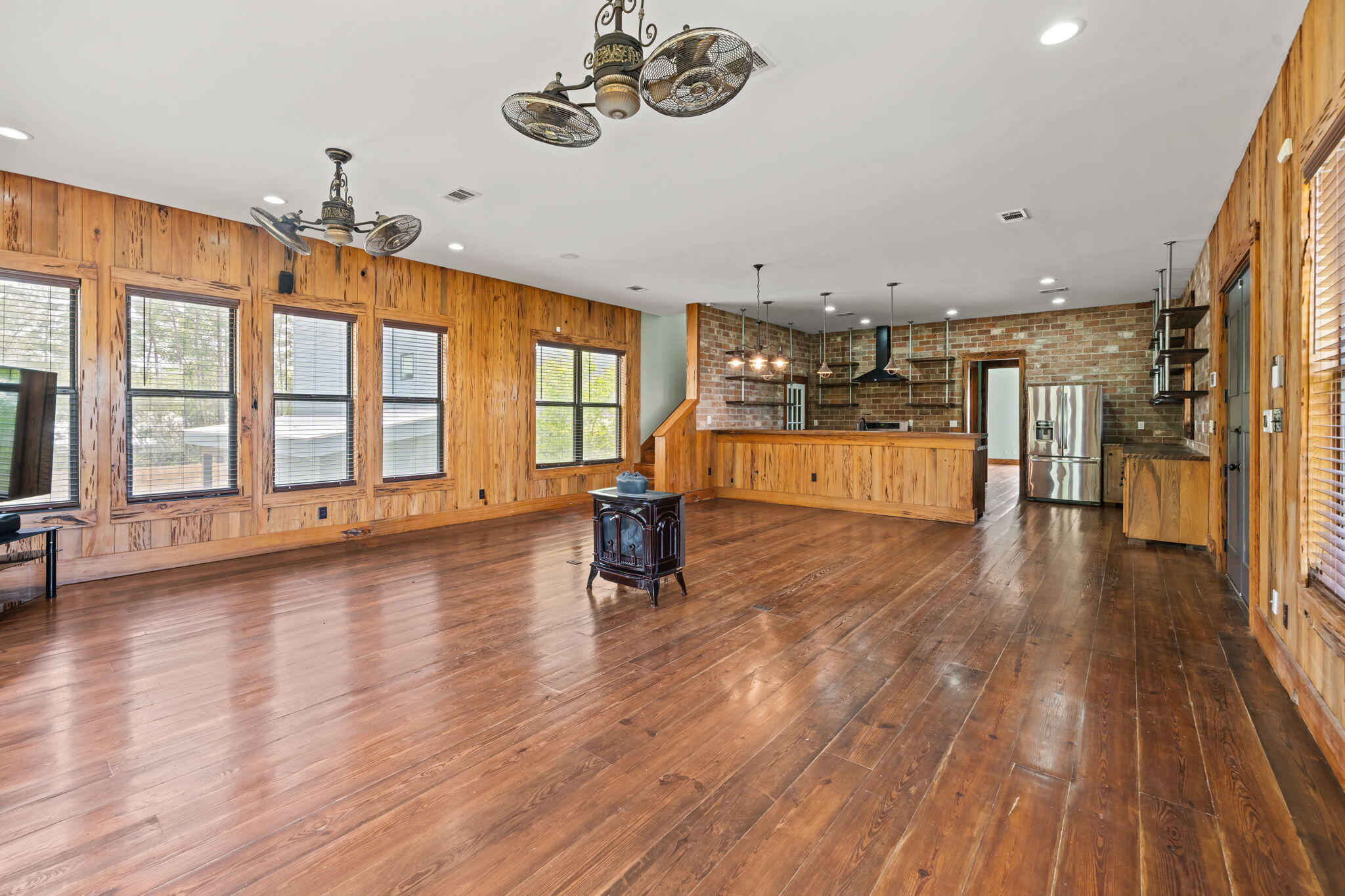 11 Woodland Drive