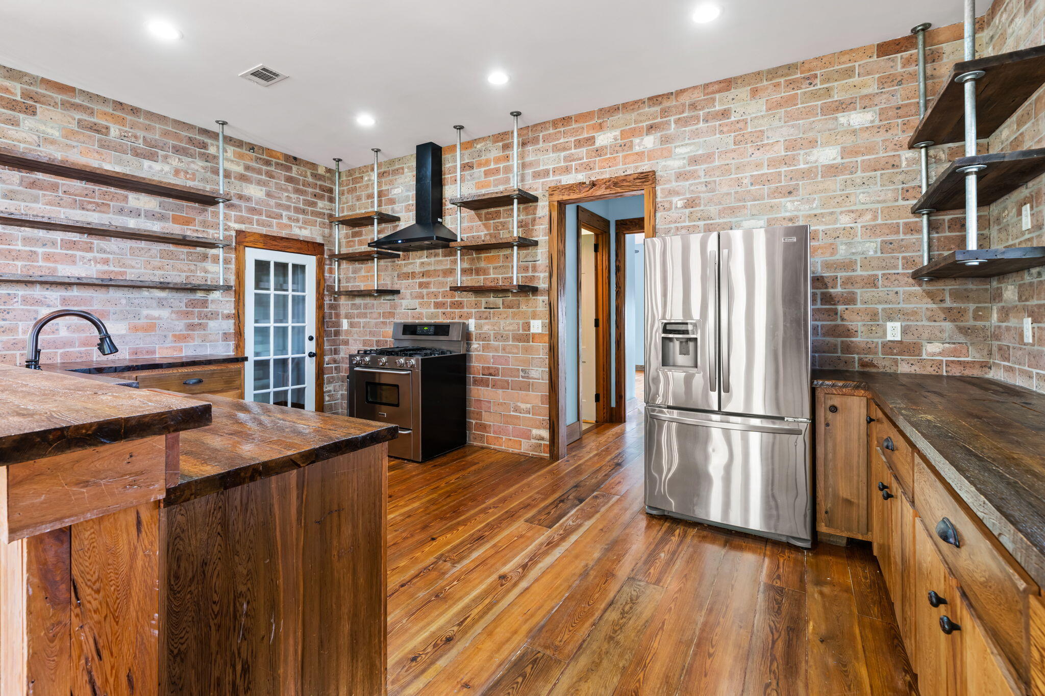11 Woodland Drive