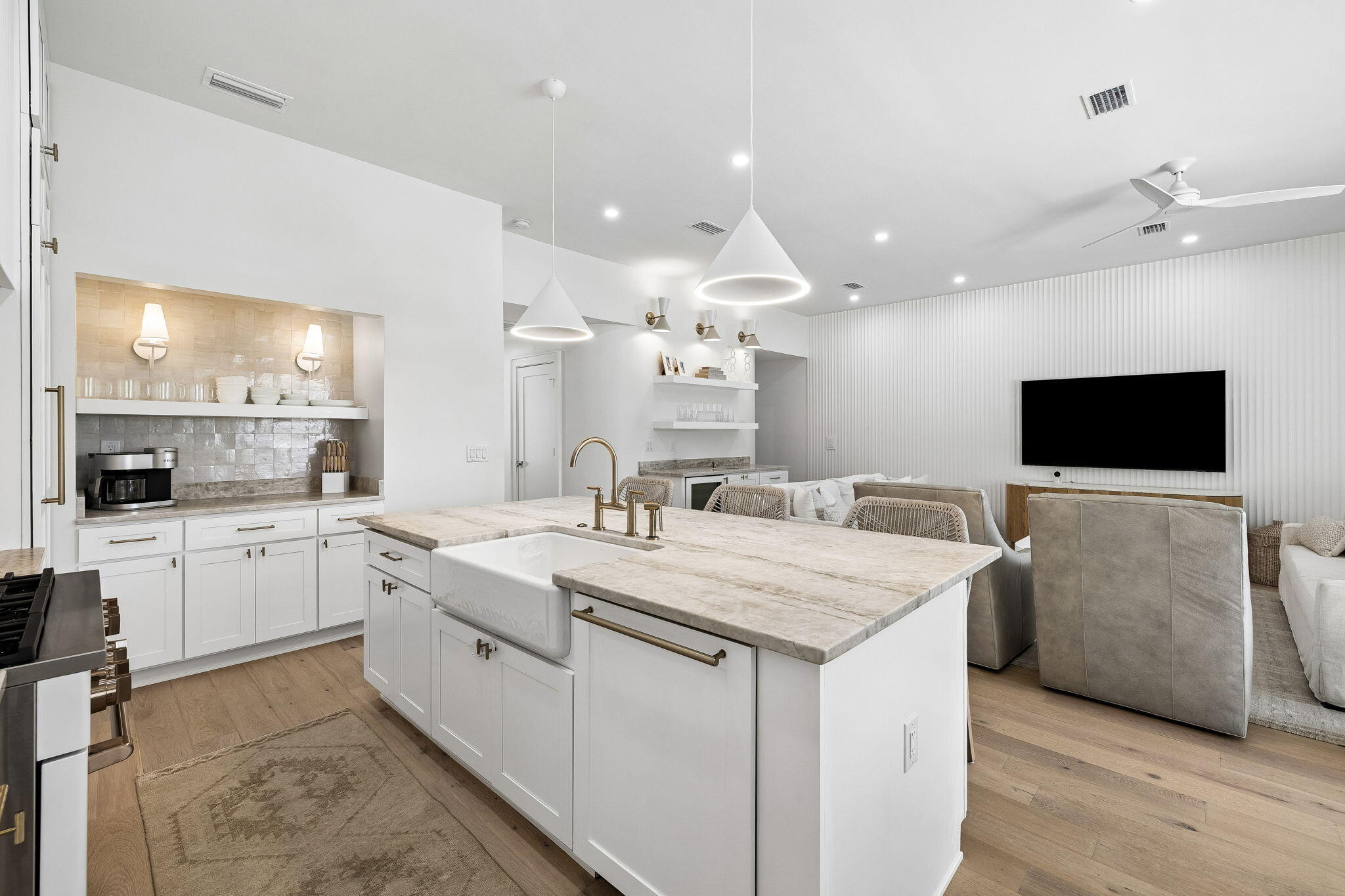 147 Walton Bonita Drive