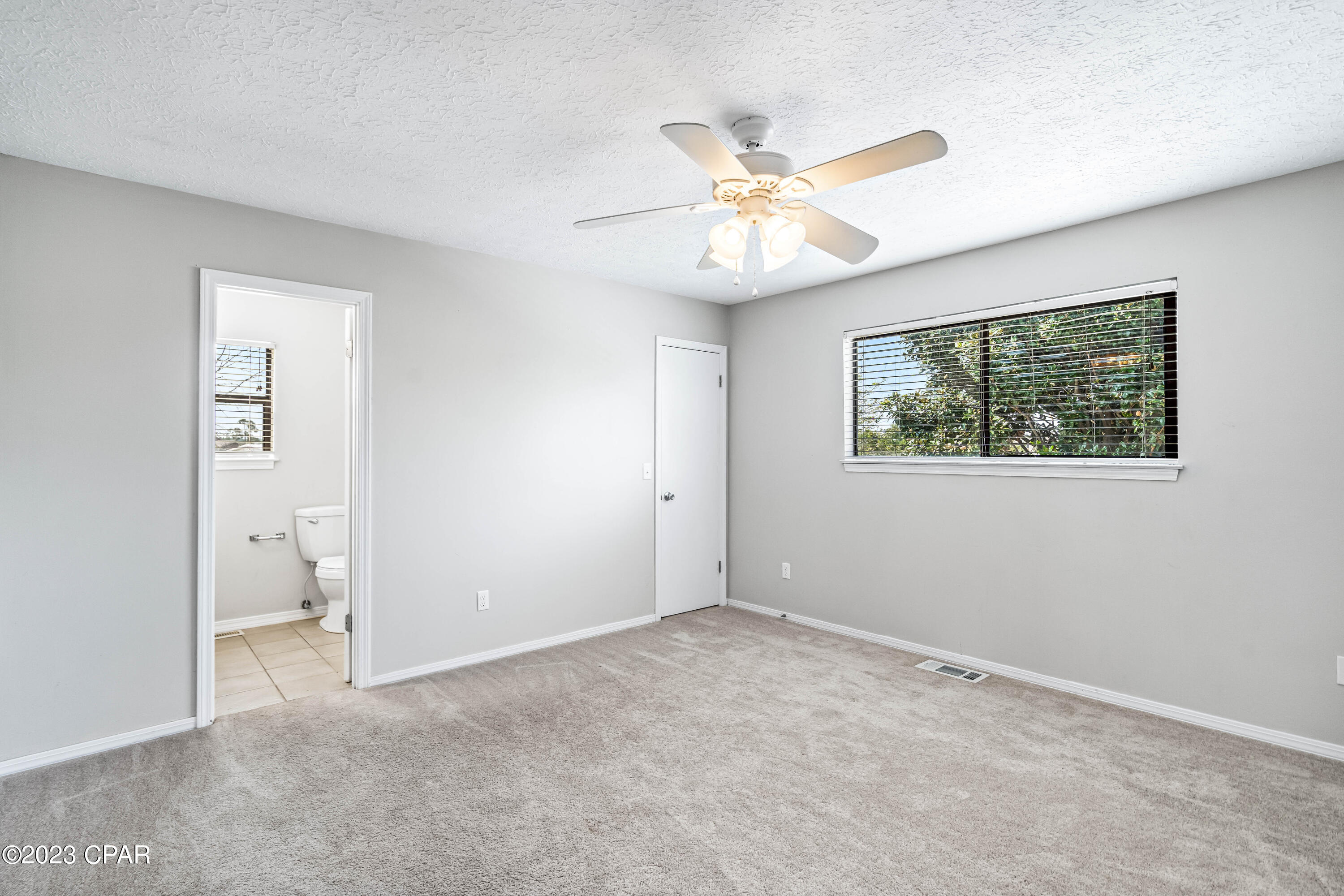 4046 Woodridge Road