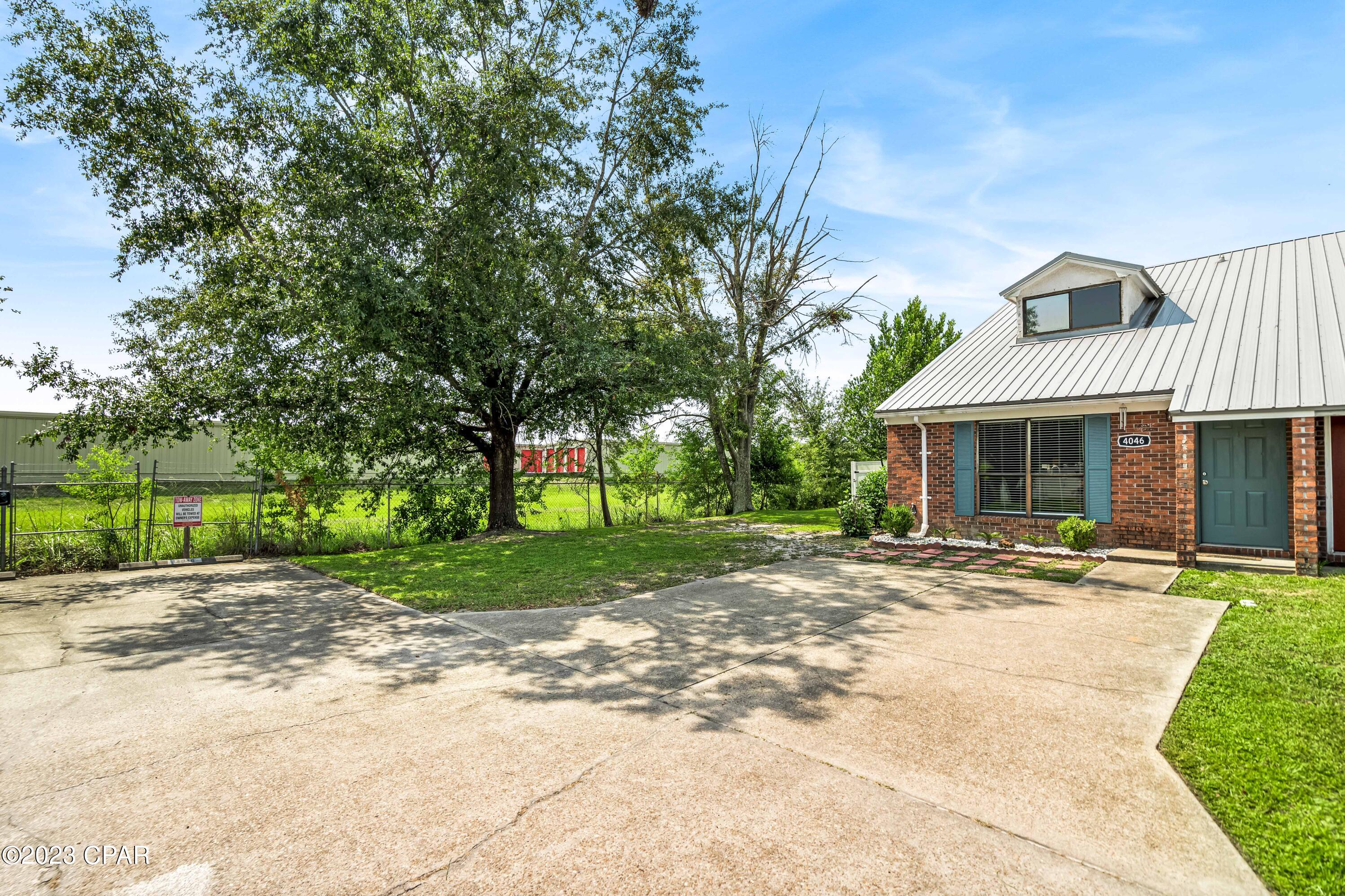 4046 Woodridge Road