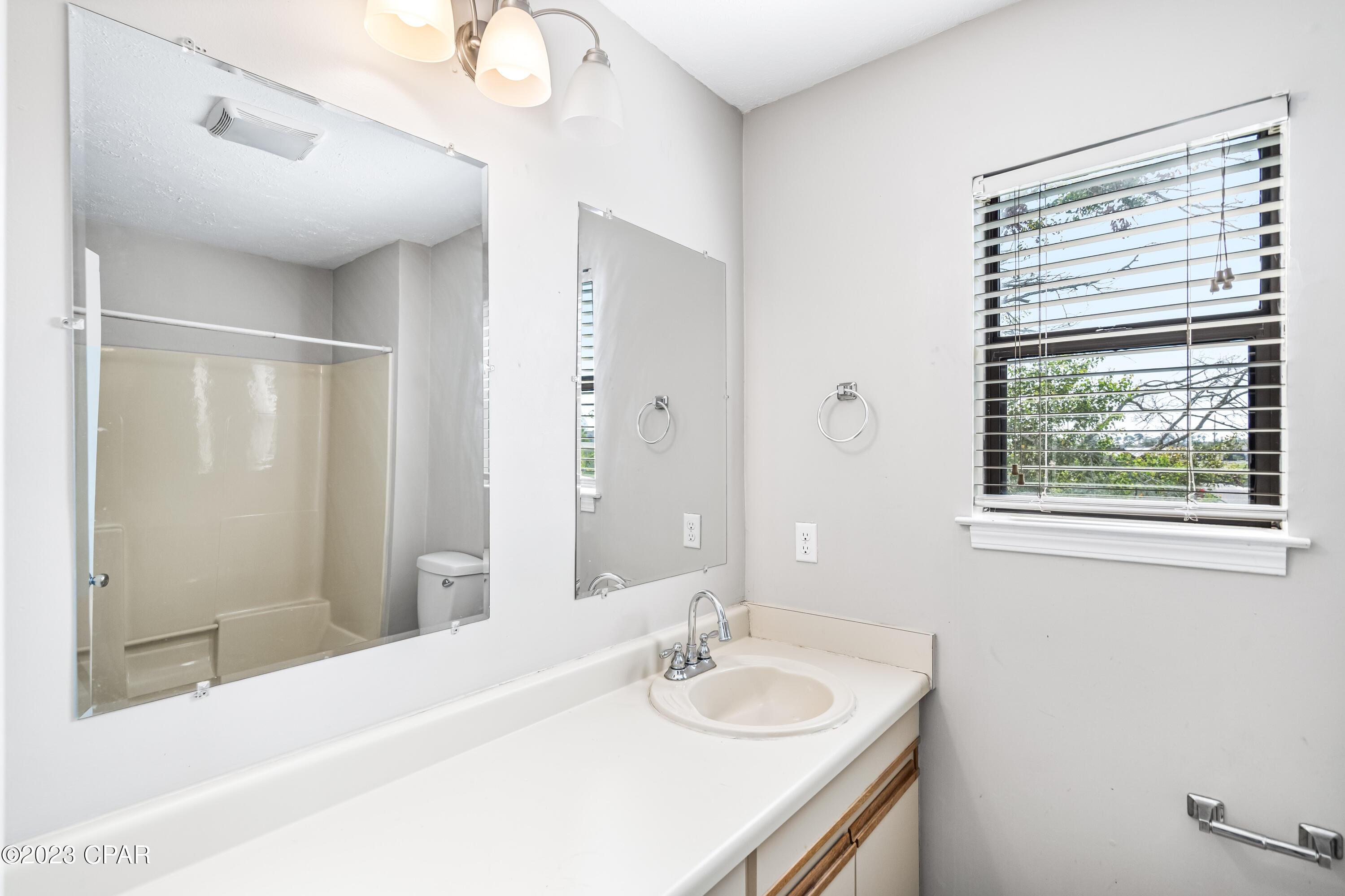 4046 Woodridge Road