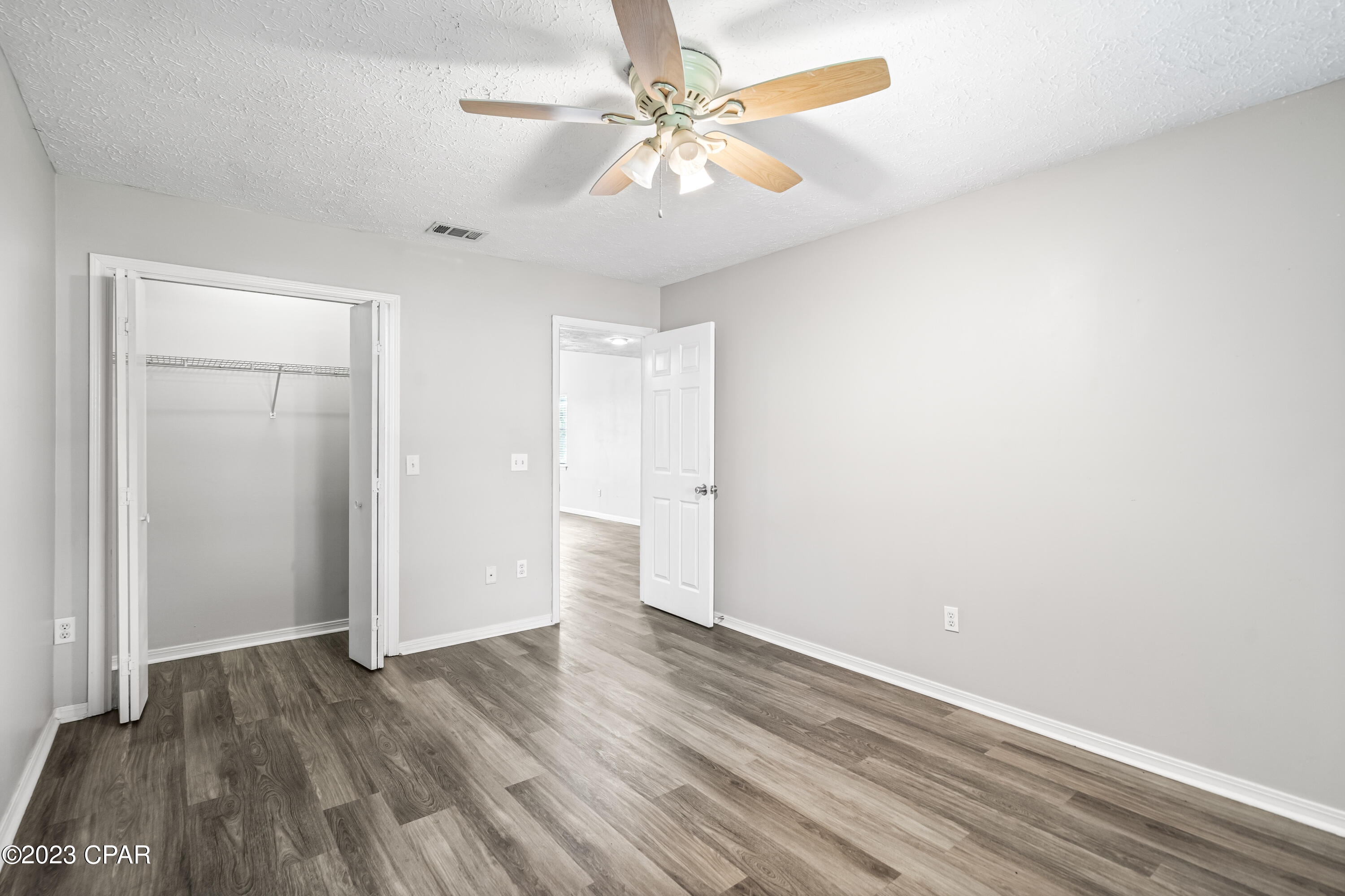4046 Woodridge Road