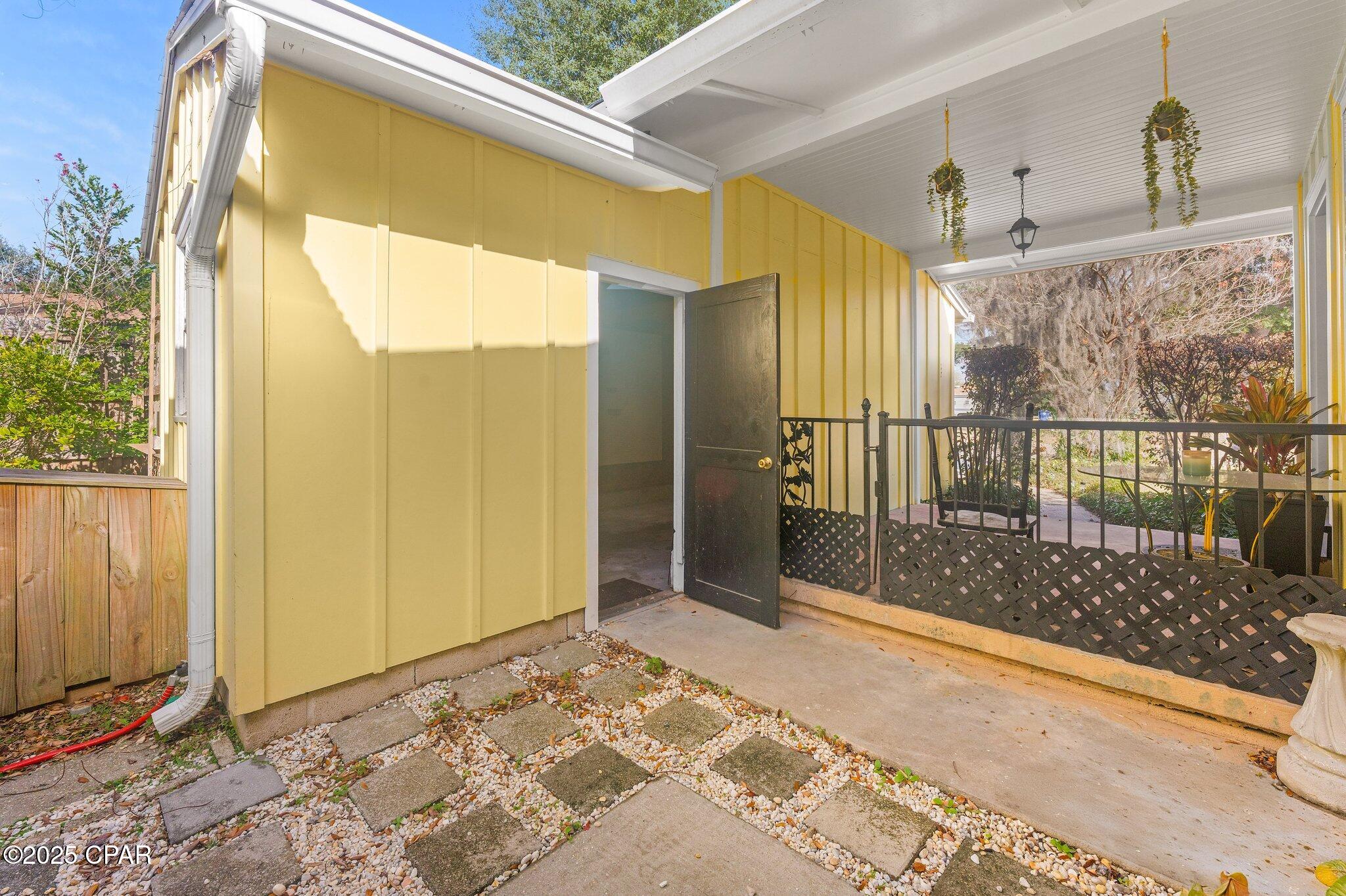 111 N Cove Avenue