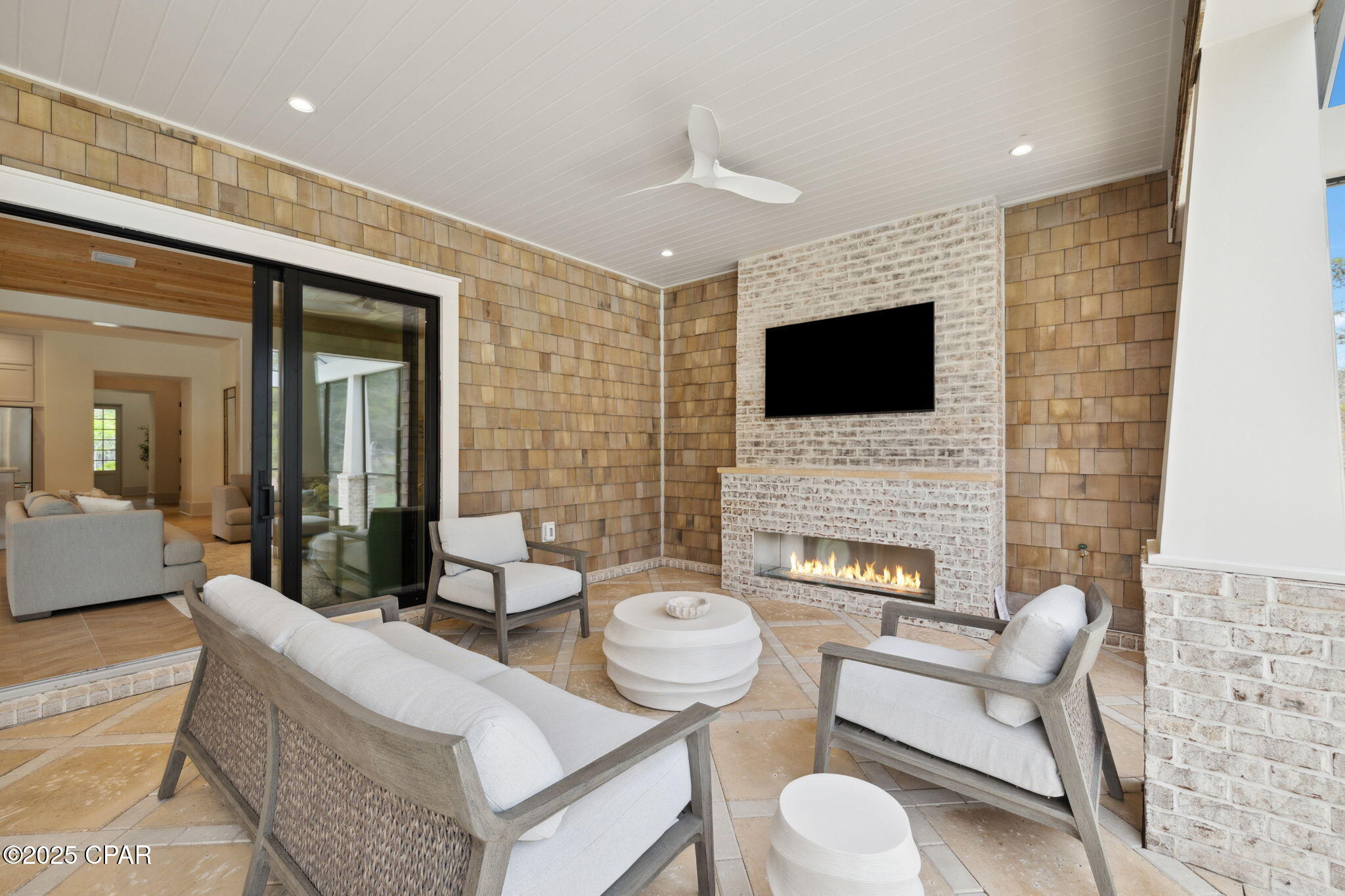 1621 Meadowlark Way