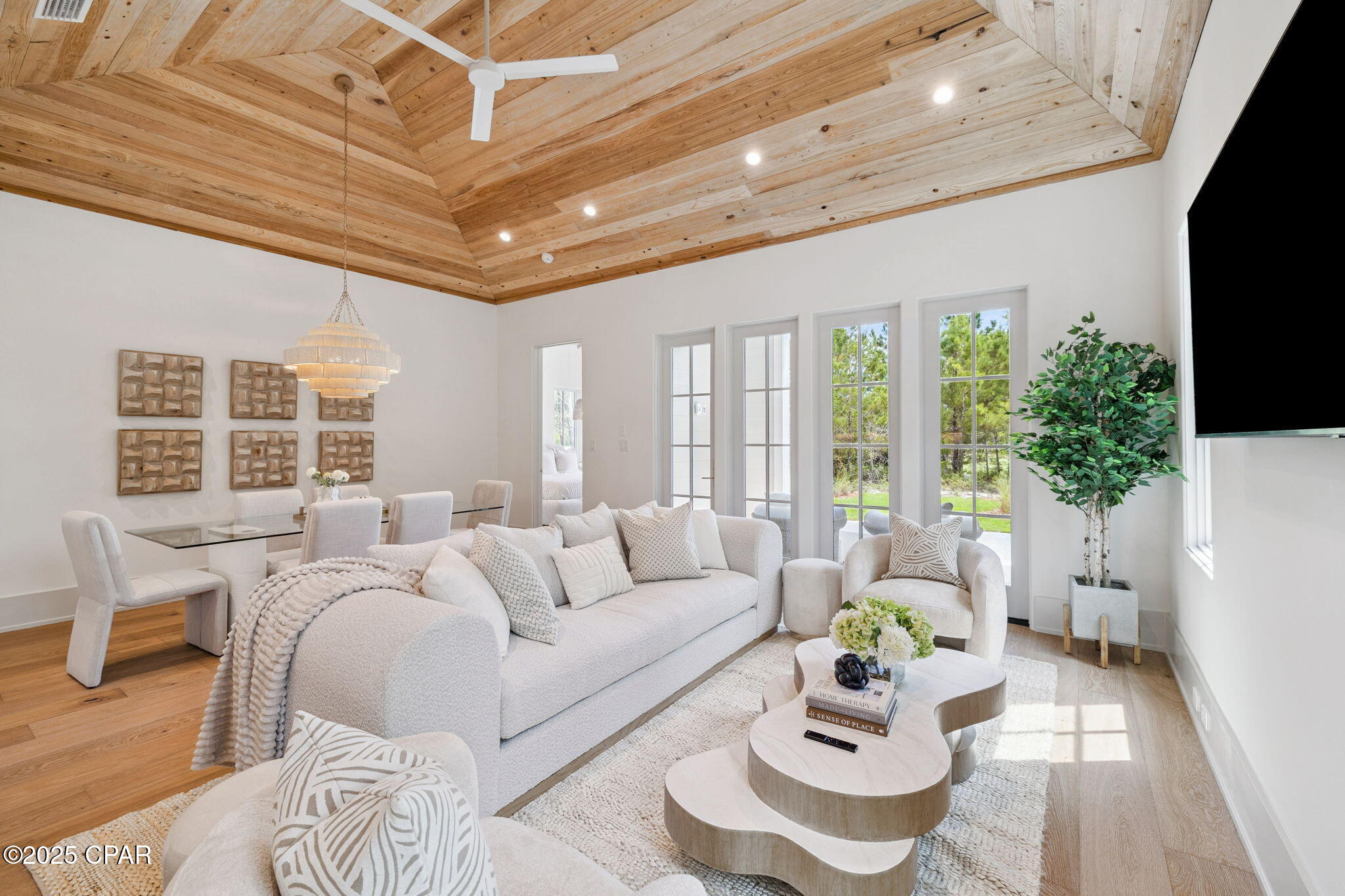 1576 Salamander Trail