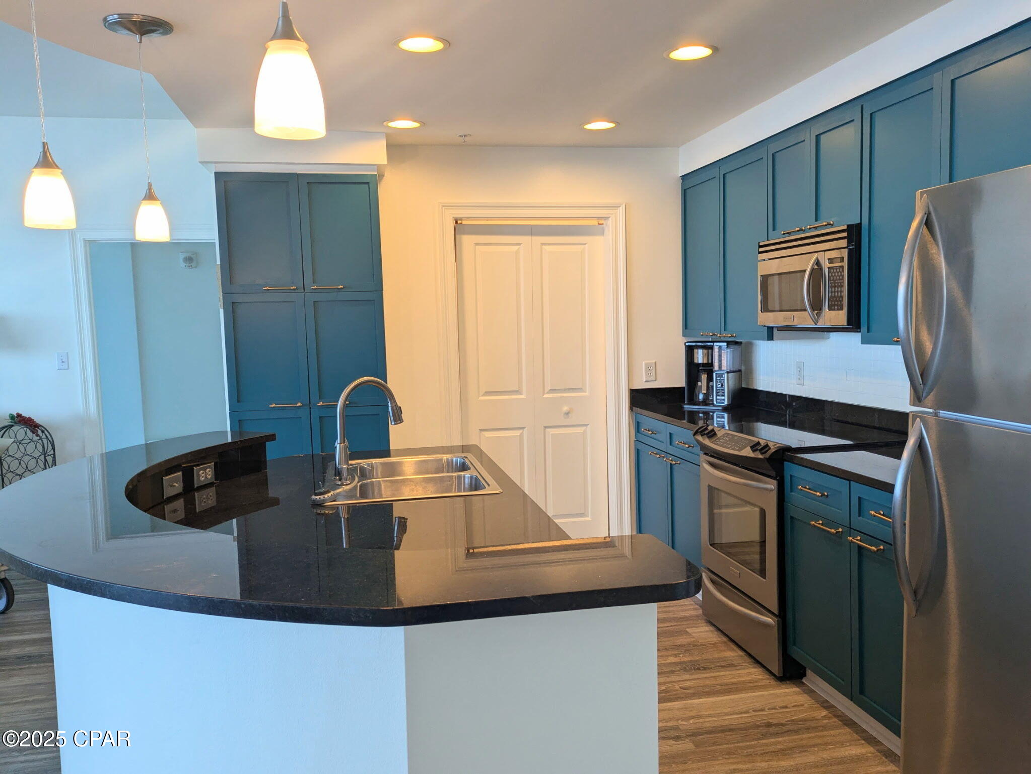 6422 W Highway 98 404