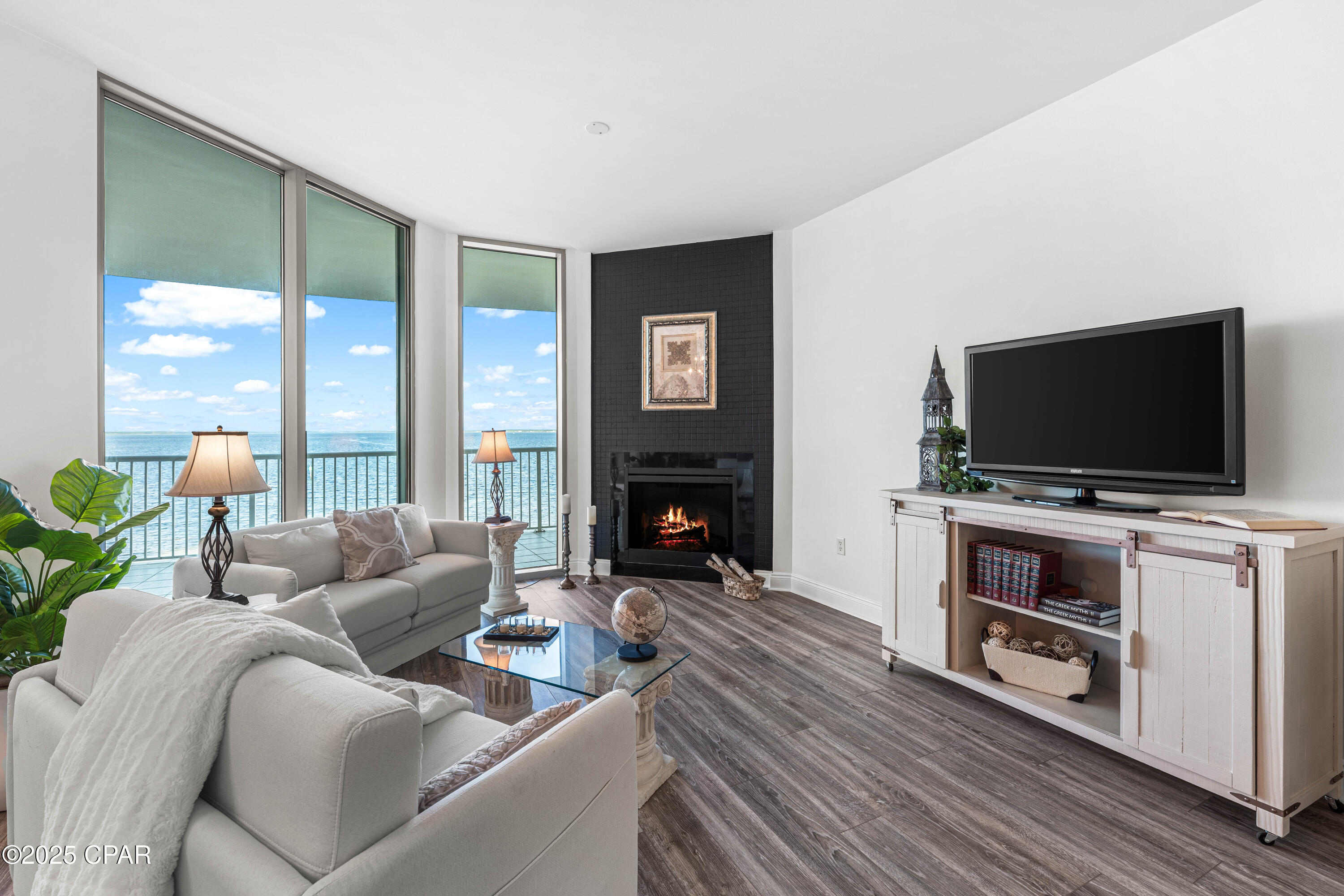 6422 W Highway 98 404