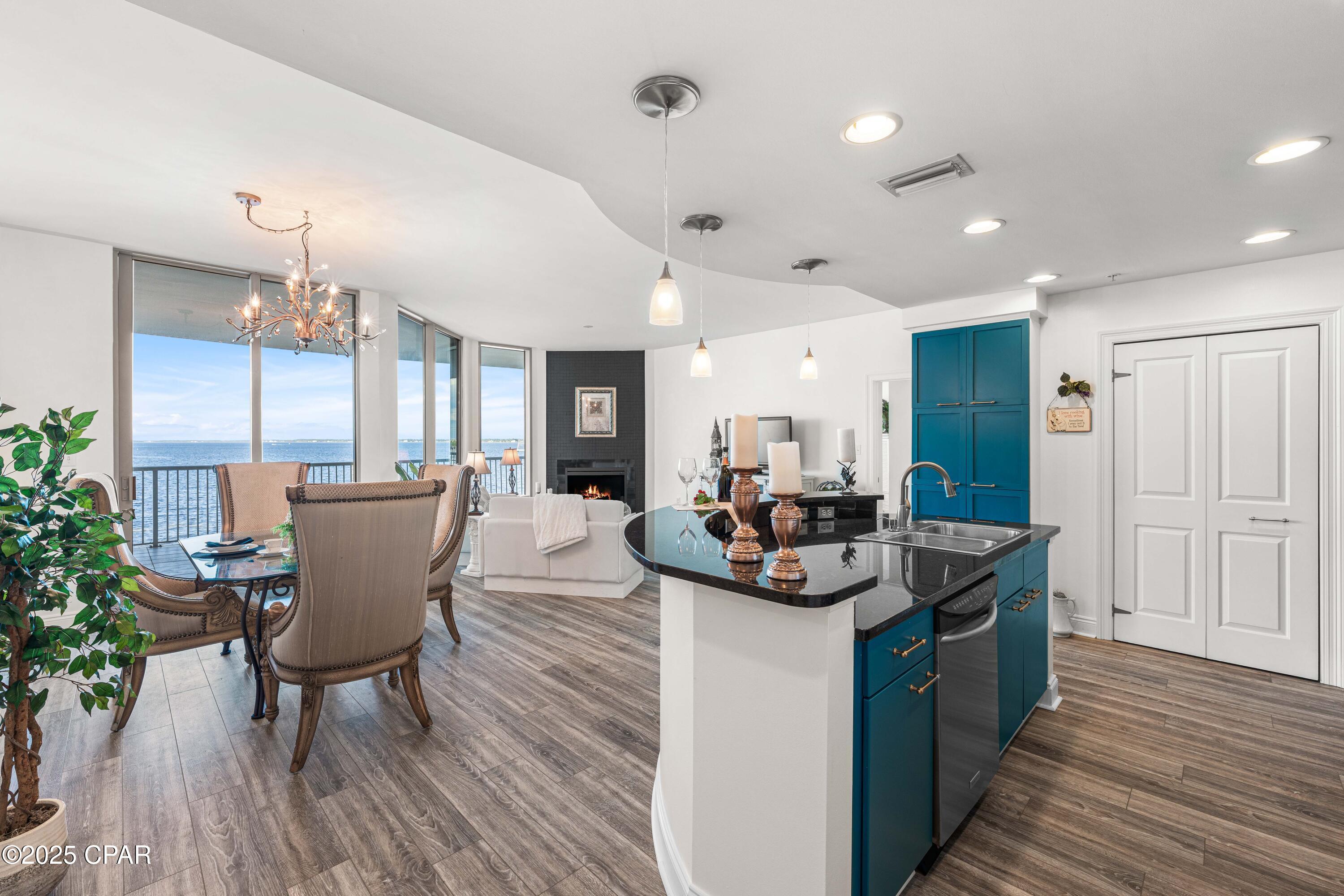 6422 W Highway 98 404