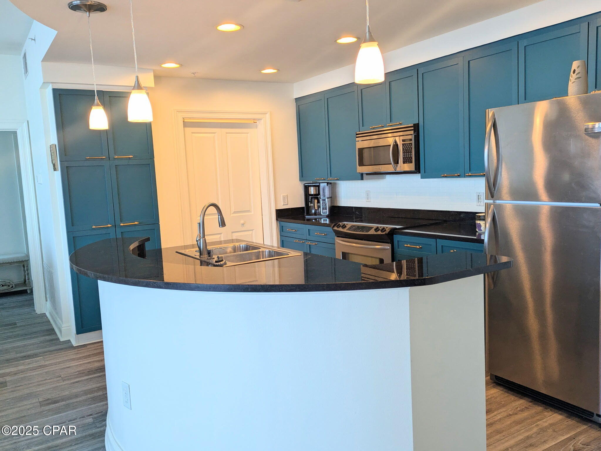 6422 W Highway 98 404