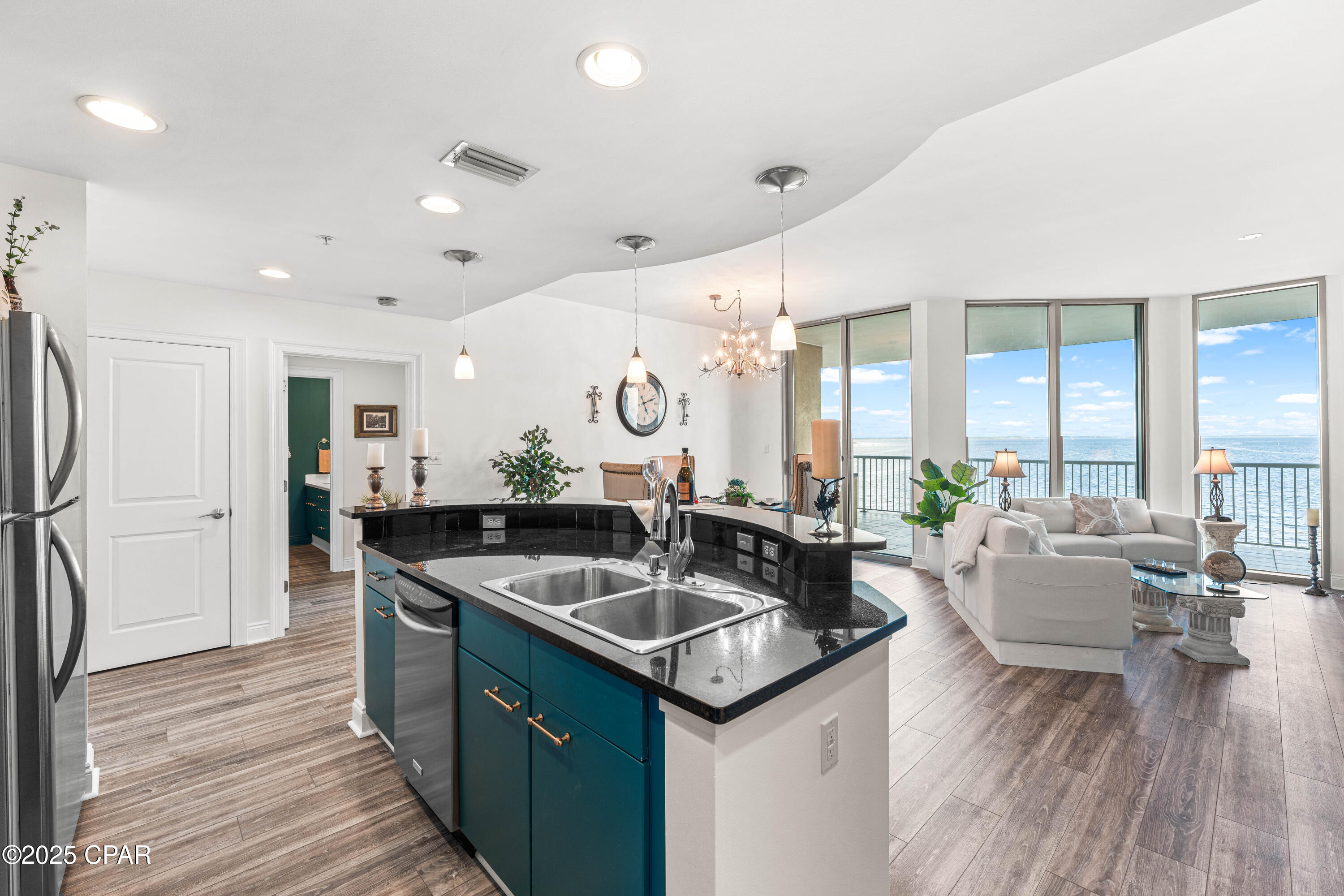 6422 W Highway 98 404