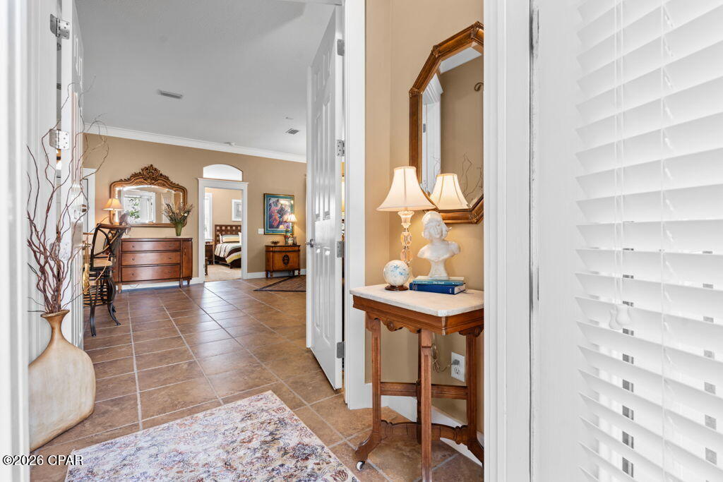 232 La Valencia Circle 1