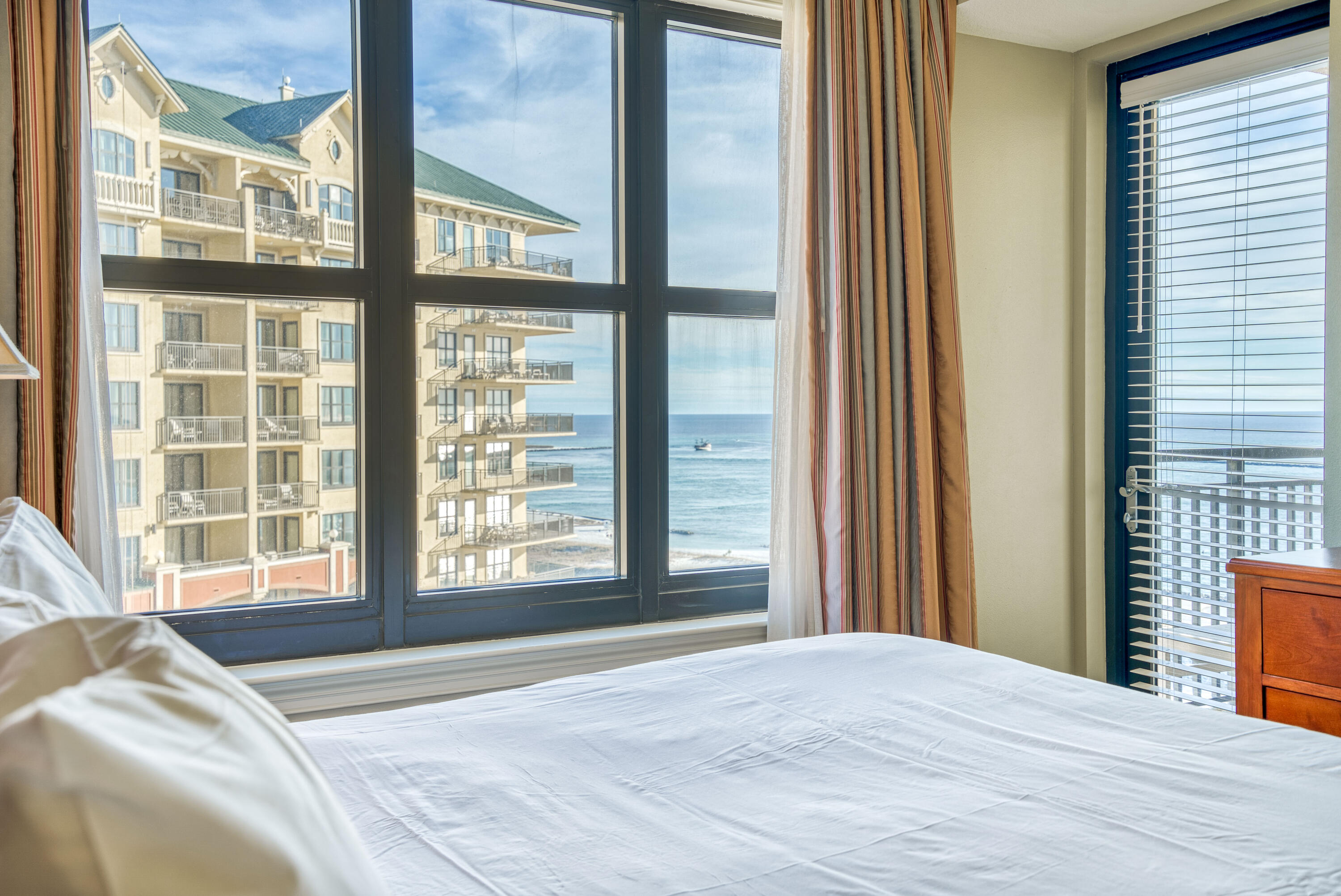 10 Harbor Boulevard, UNIT W1021