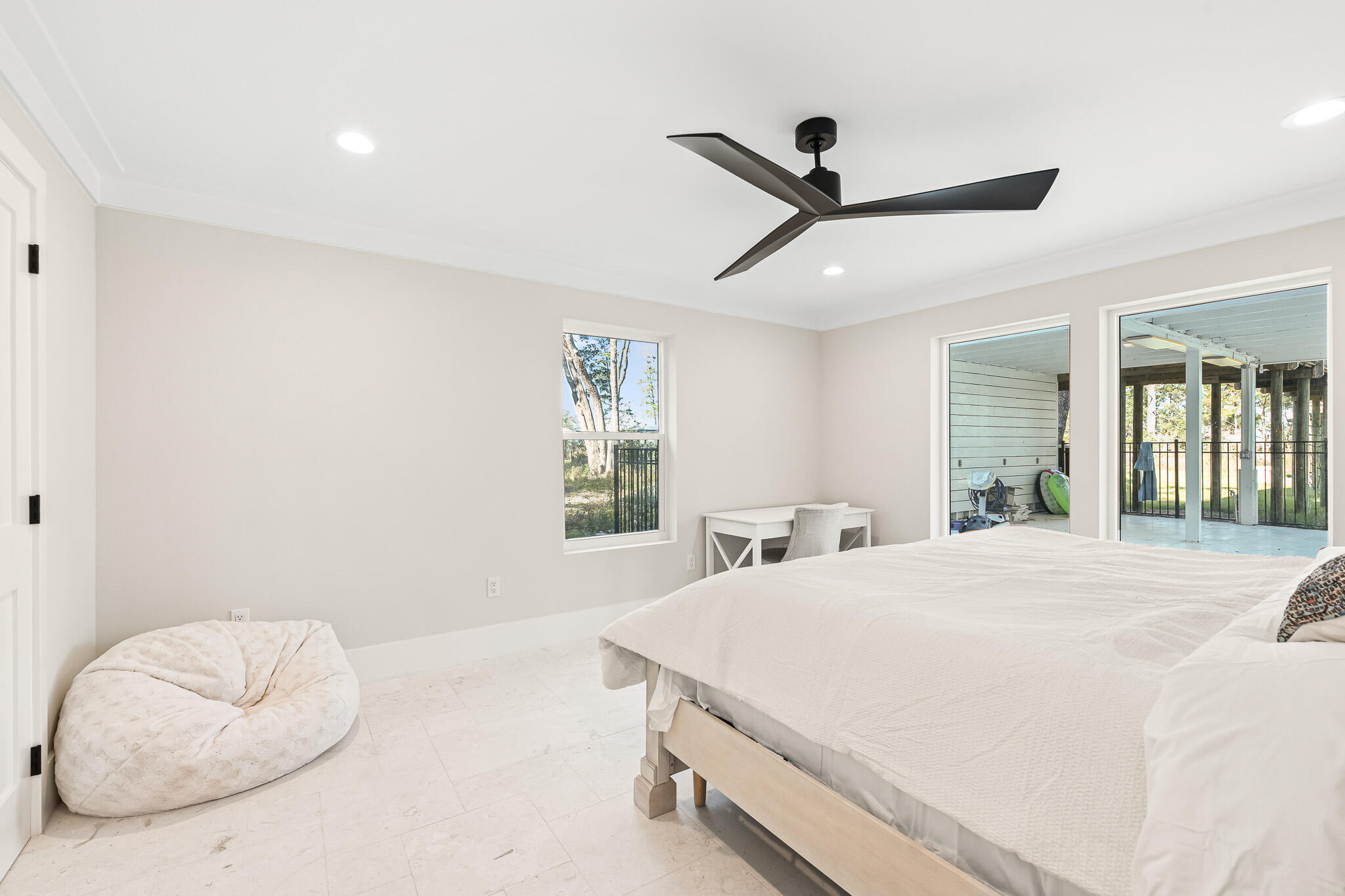 219 E Shallows Drive