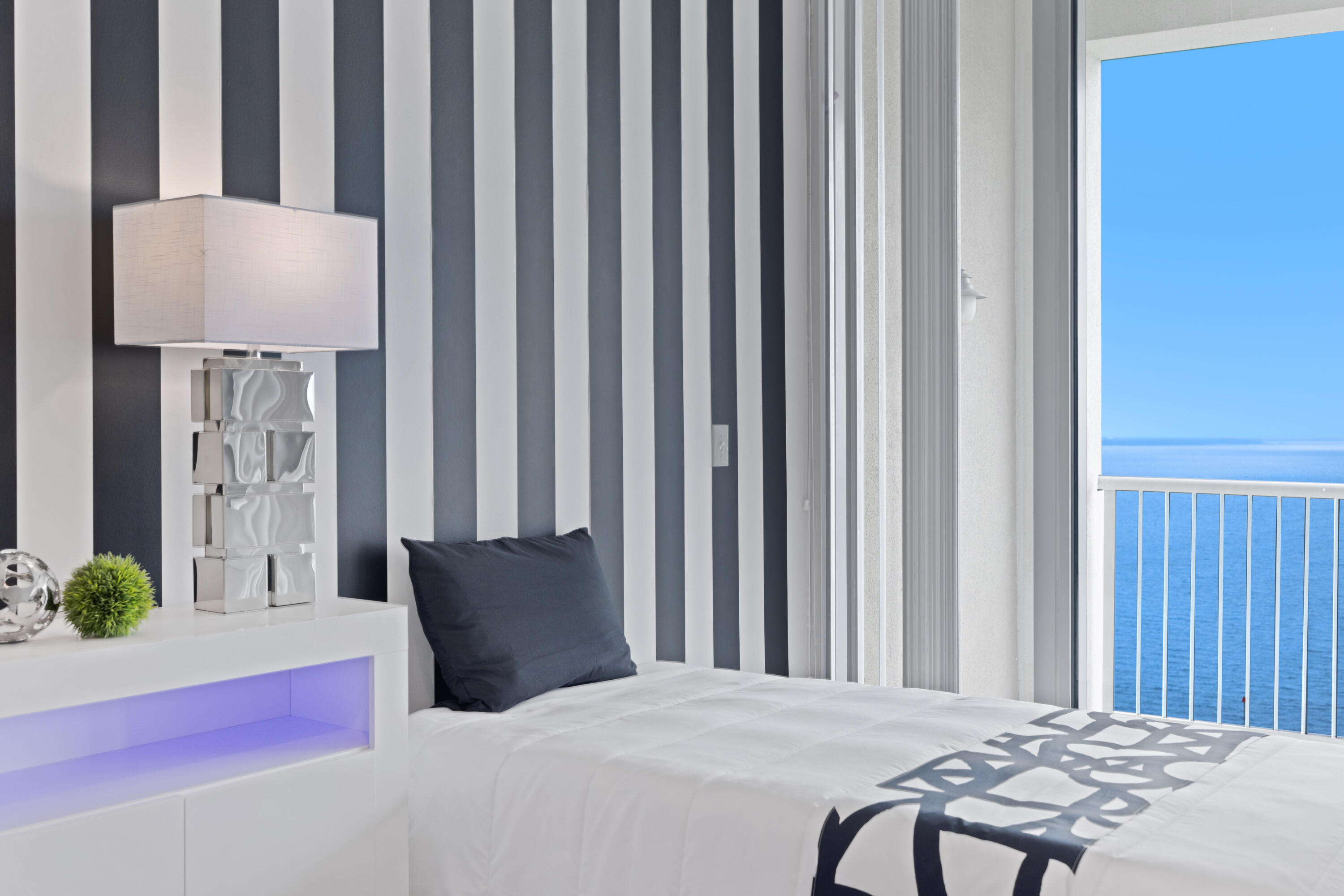 6422 W Highway 98, 1405