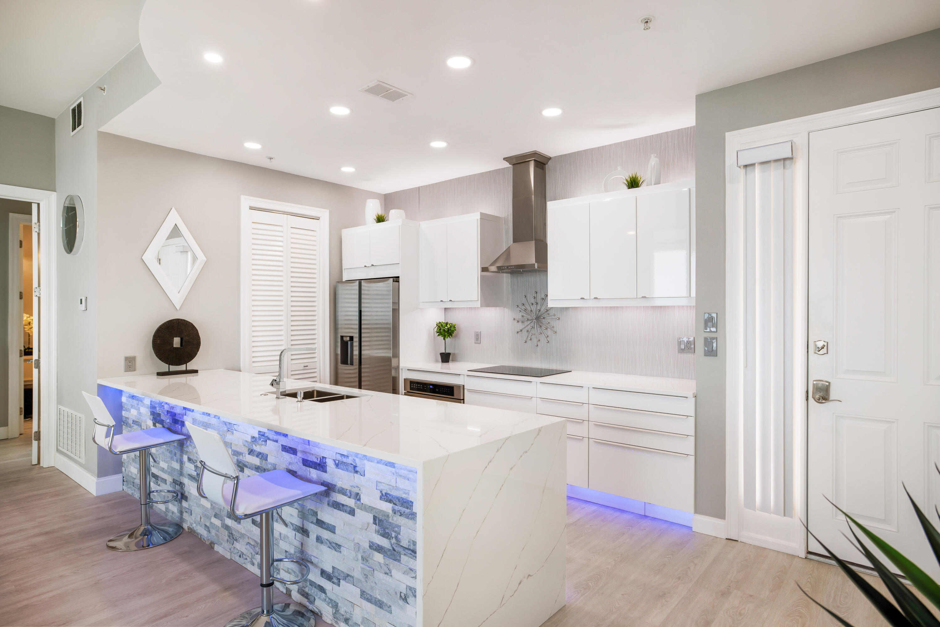 6422 W Highway 98, 1405