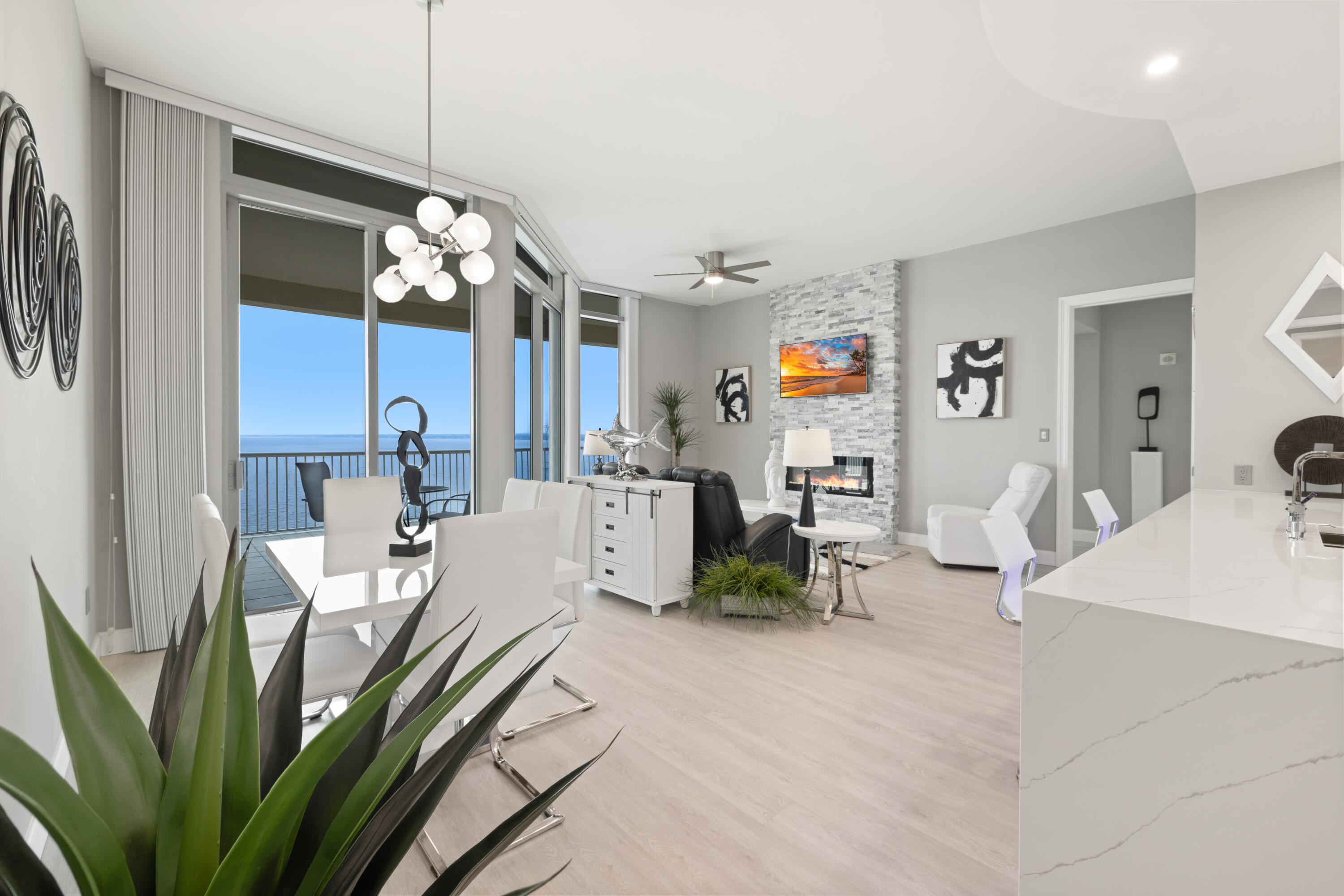 6422 W Highway 98, 1405