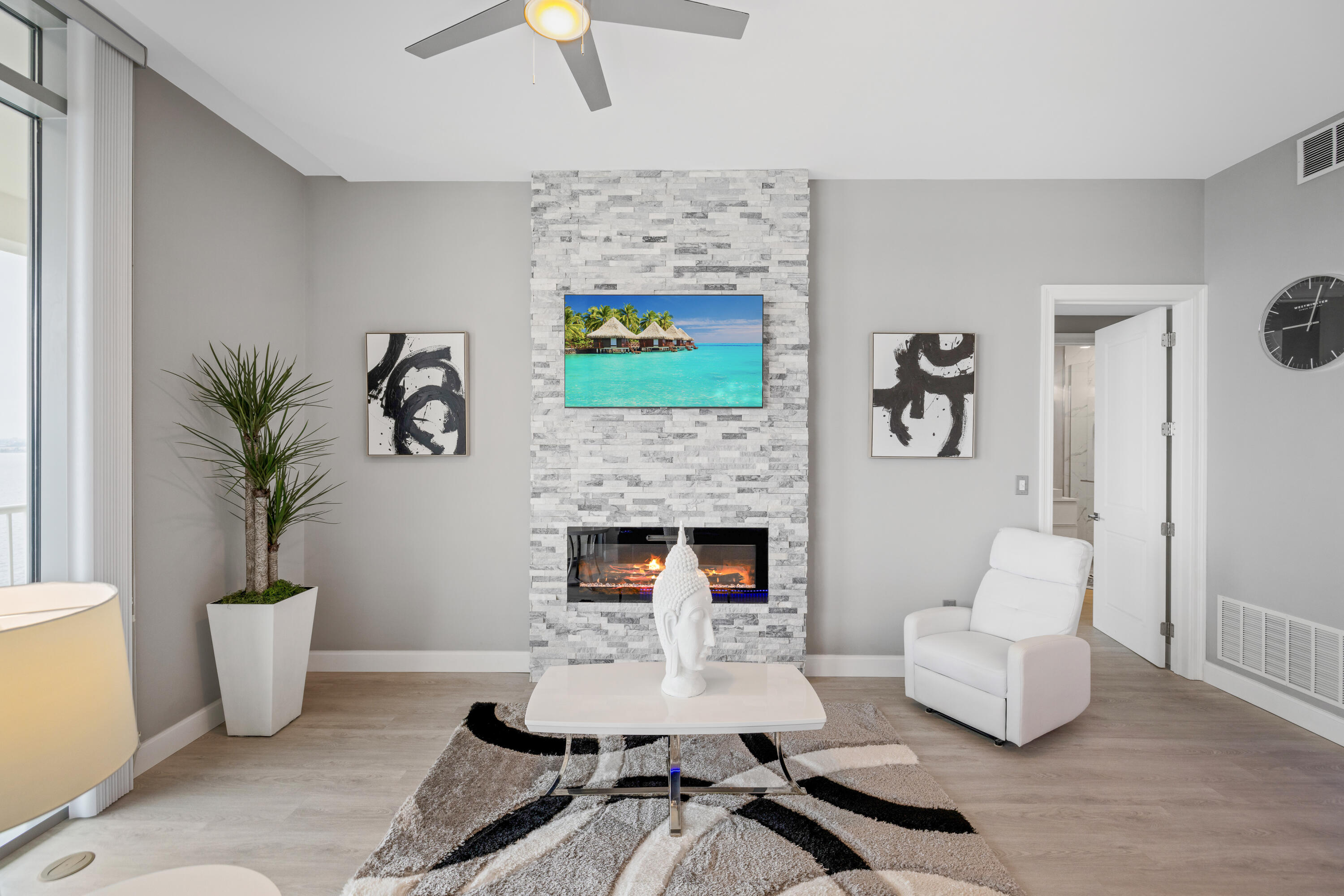 6422 W Highway 98, 1405