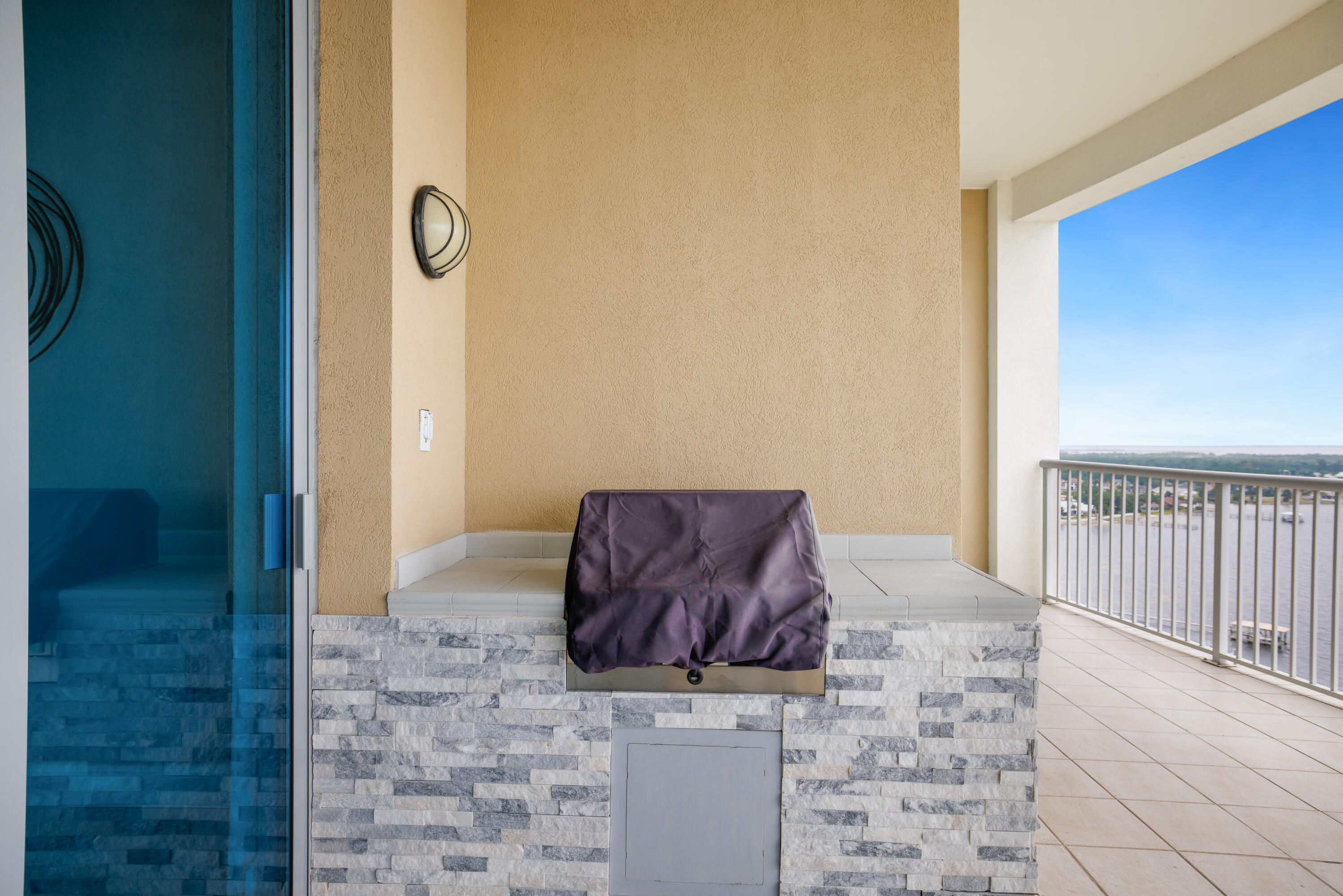 6422 W Highway 98, 1405