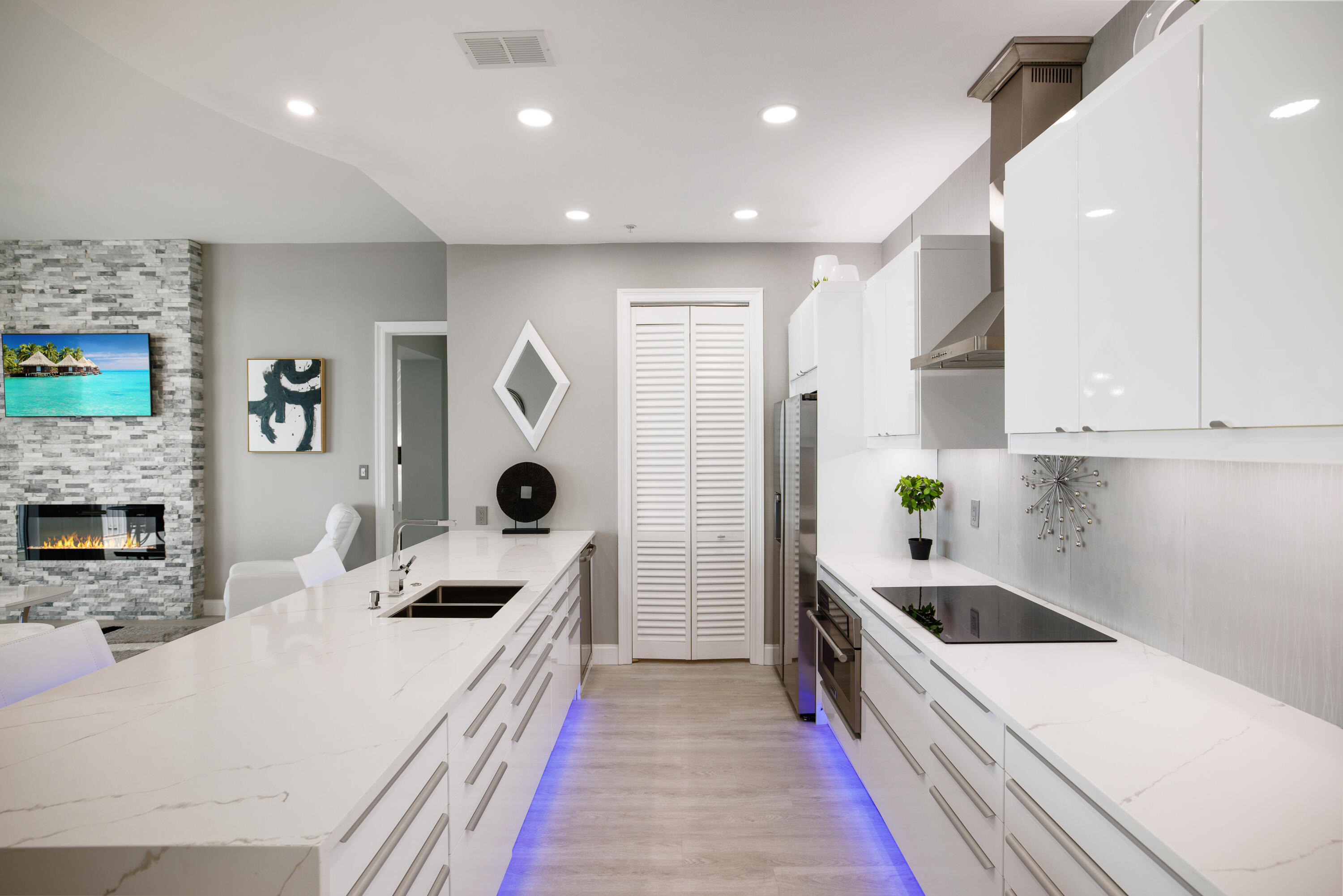 6422 W Highway 98, 1405