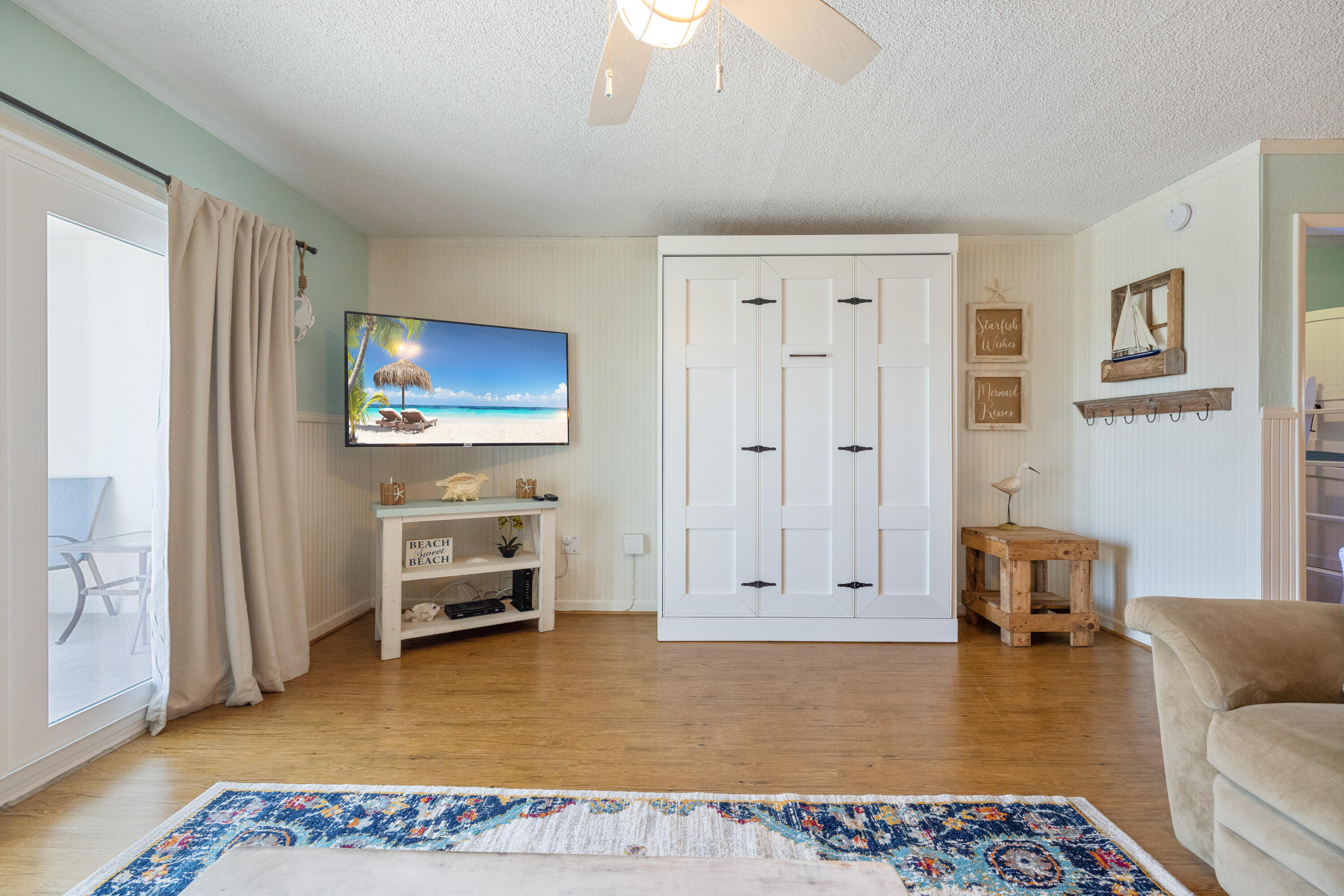 6213 Thomas Drive, 104