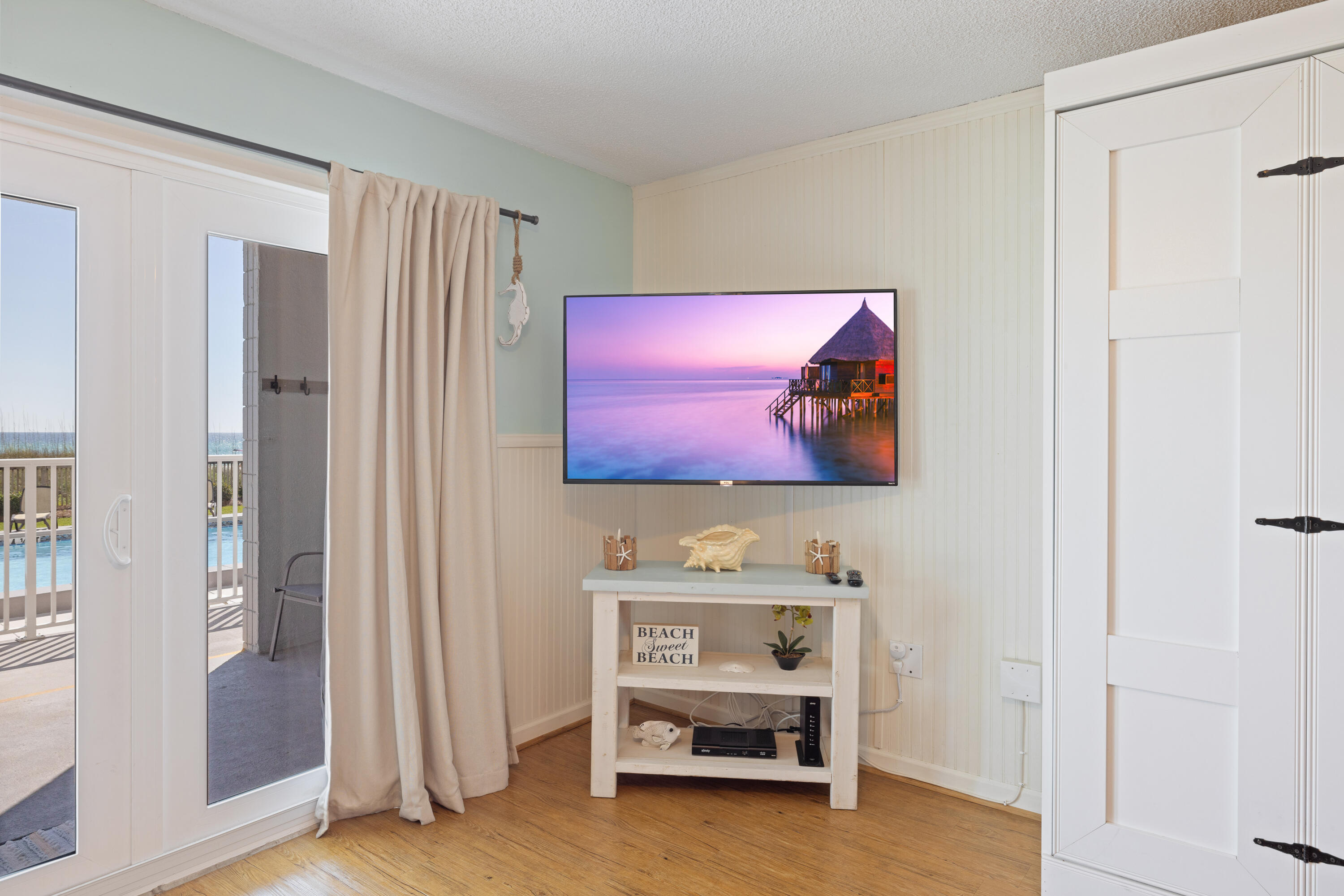 6213 Thomas Drive, 104