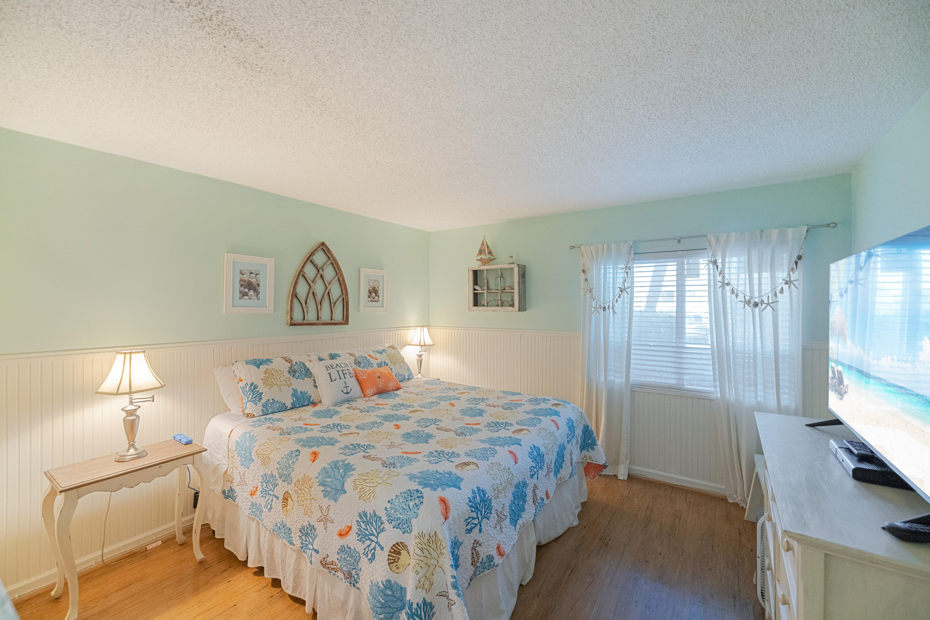 6213 Thomas Drive, 104