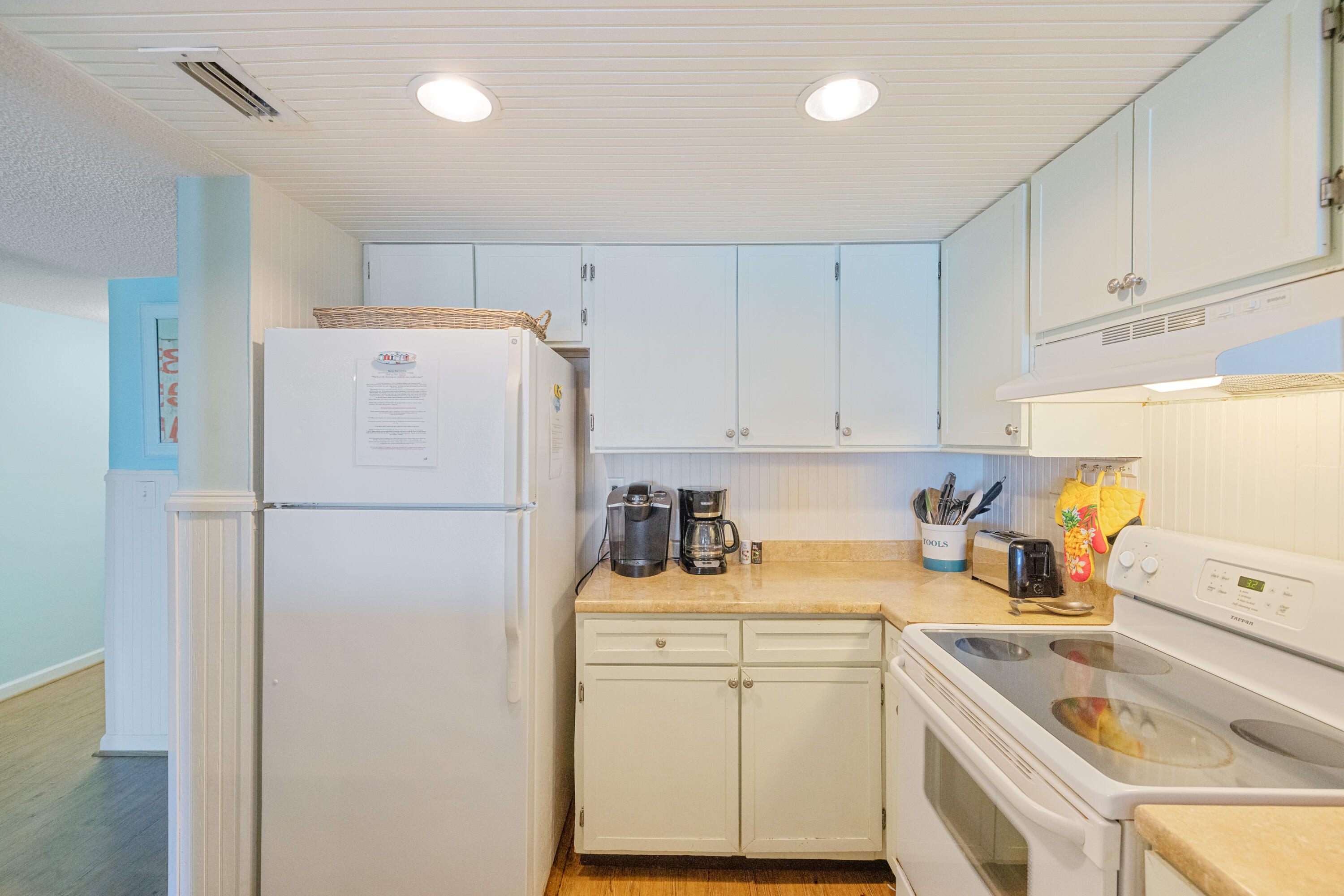 6213 Thomas Drive, 104