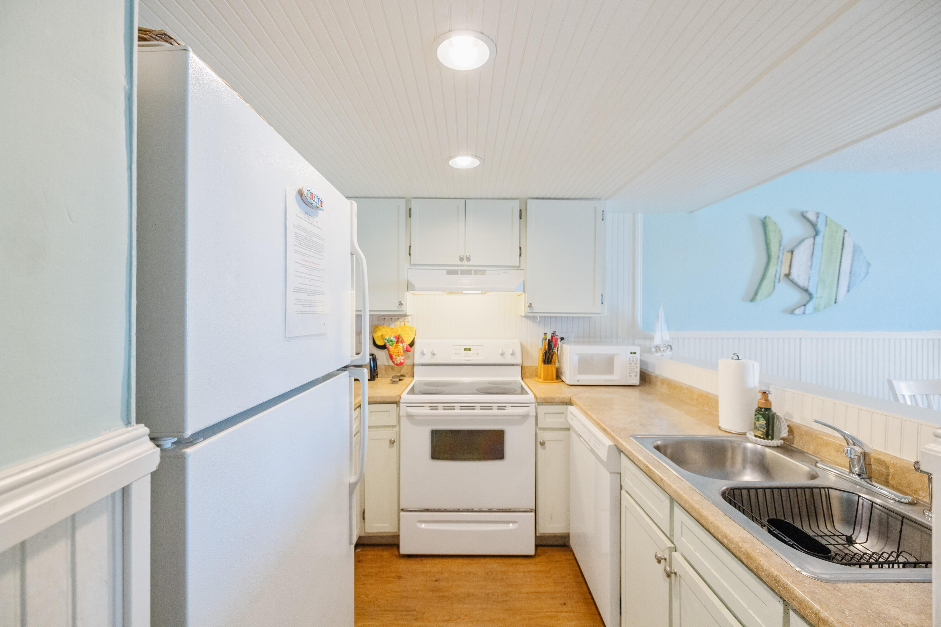 6213 Thomas Drive, 104