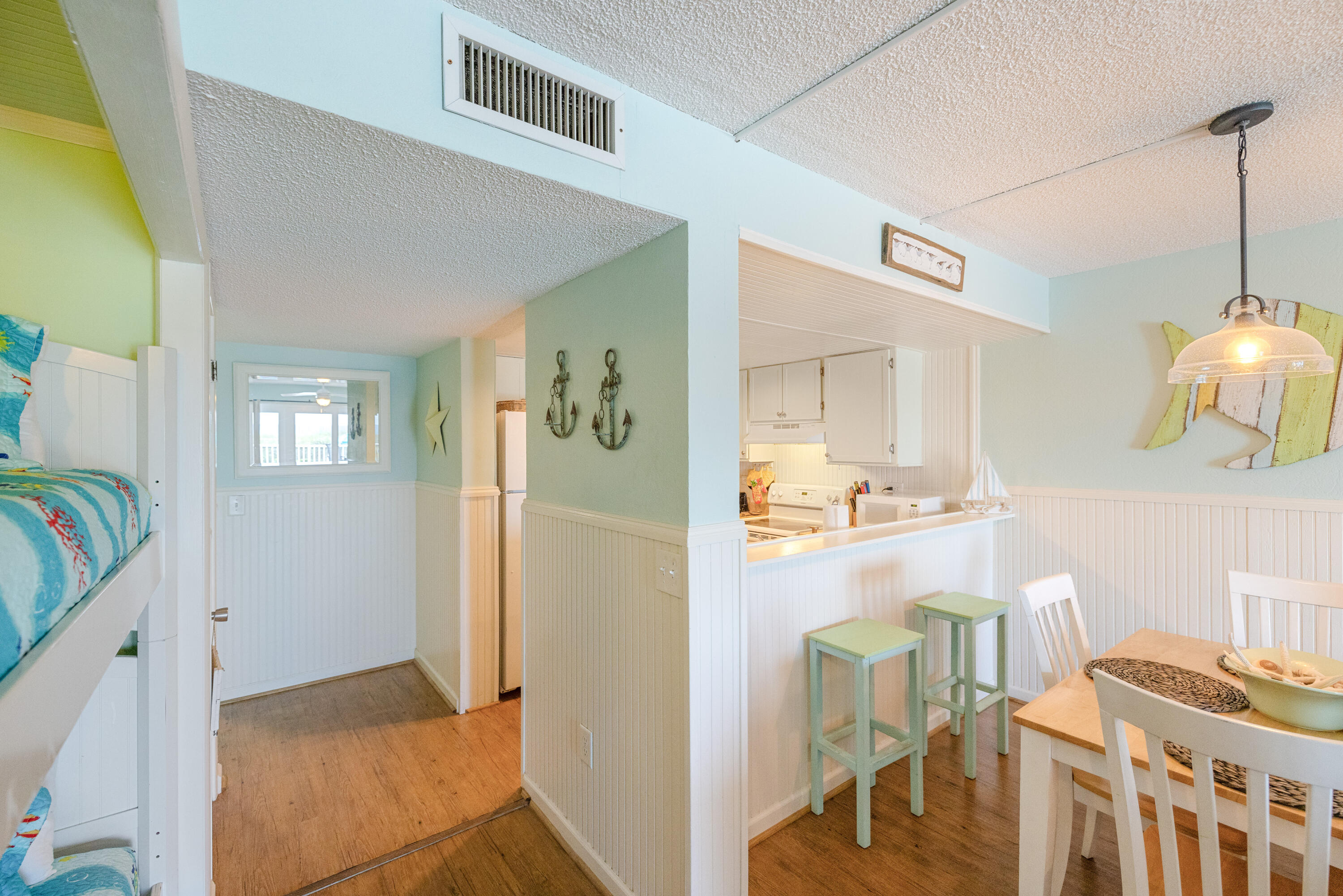 6213 Thomas Drive, 104