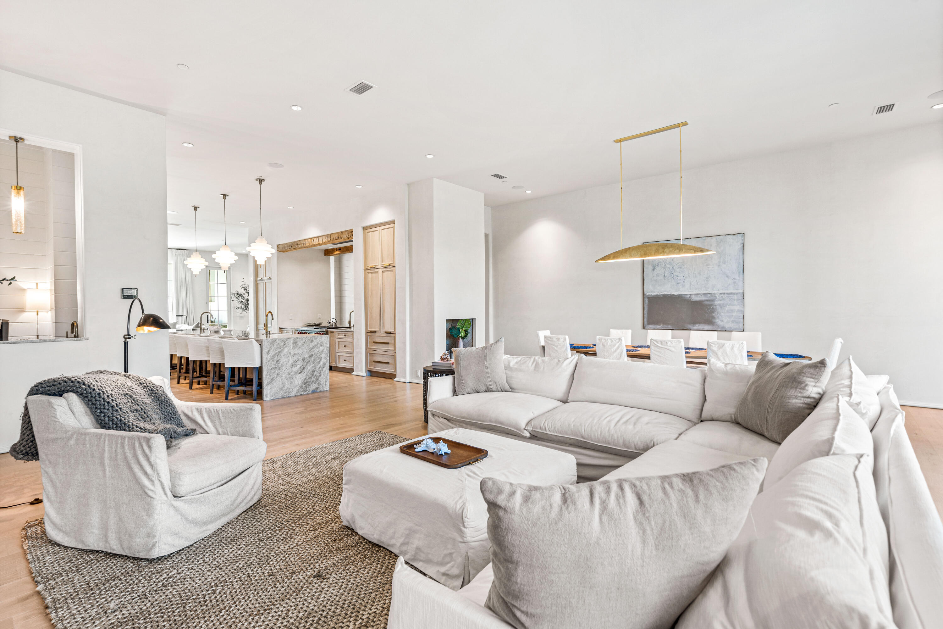 16 S Barrett Square, 3