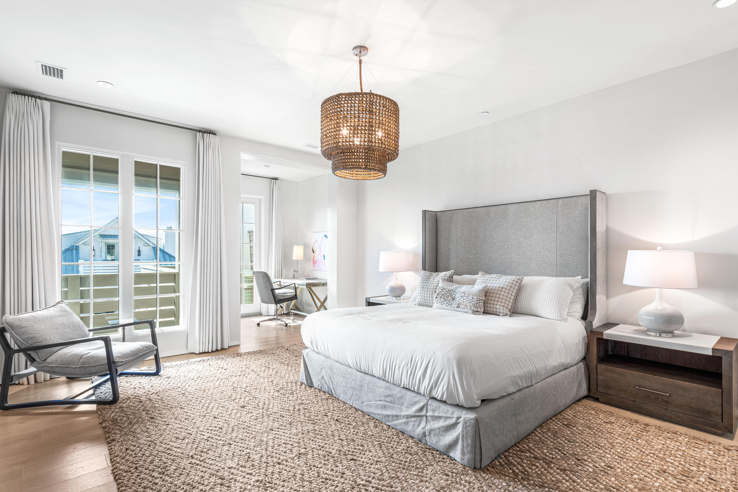 16 S Barrett Square, 3