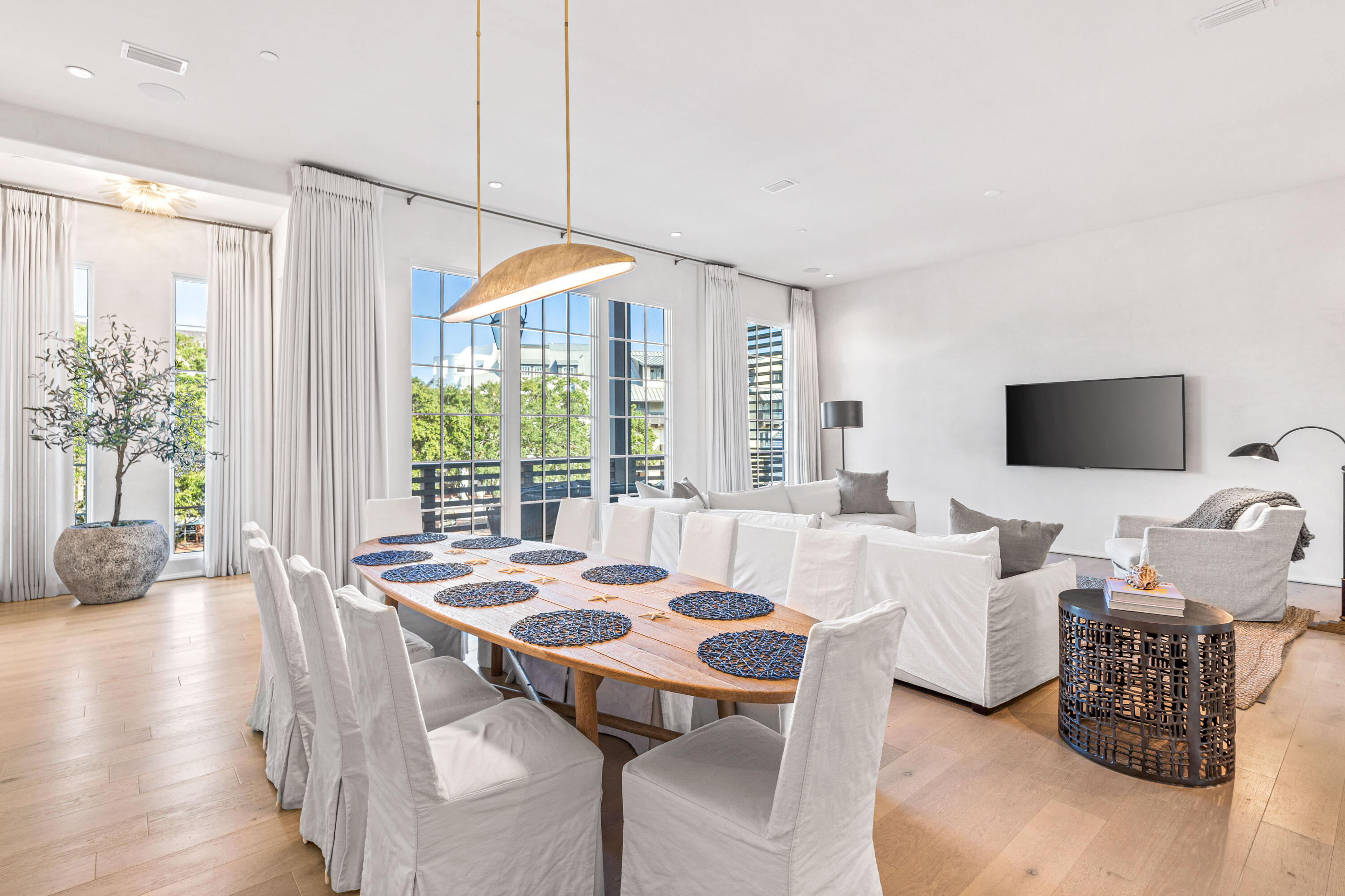 16 S Barrett Square, 3