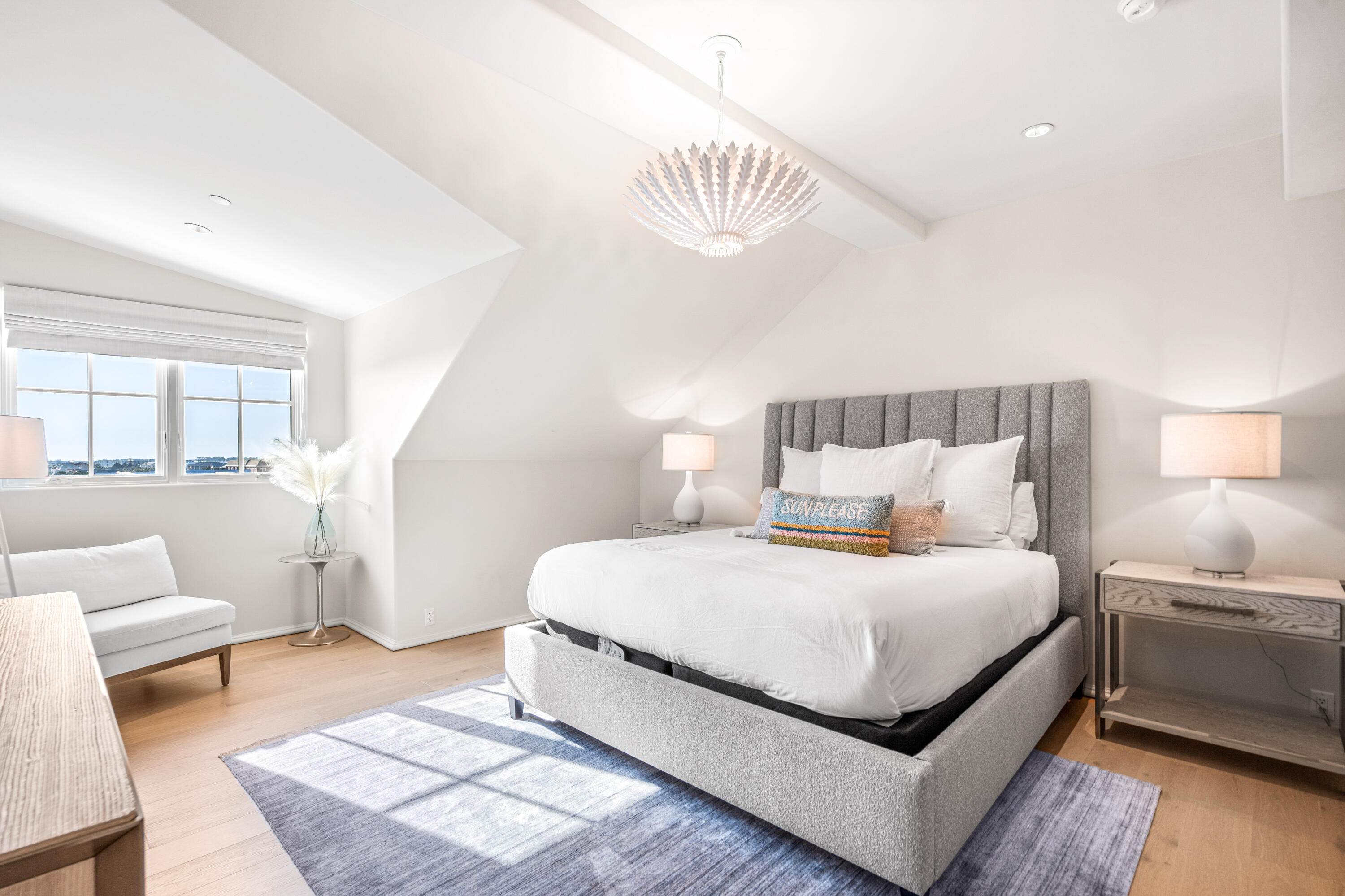 16 S Barrett Square, 3