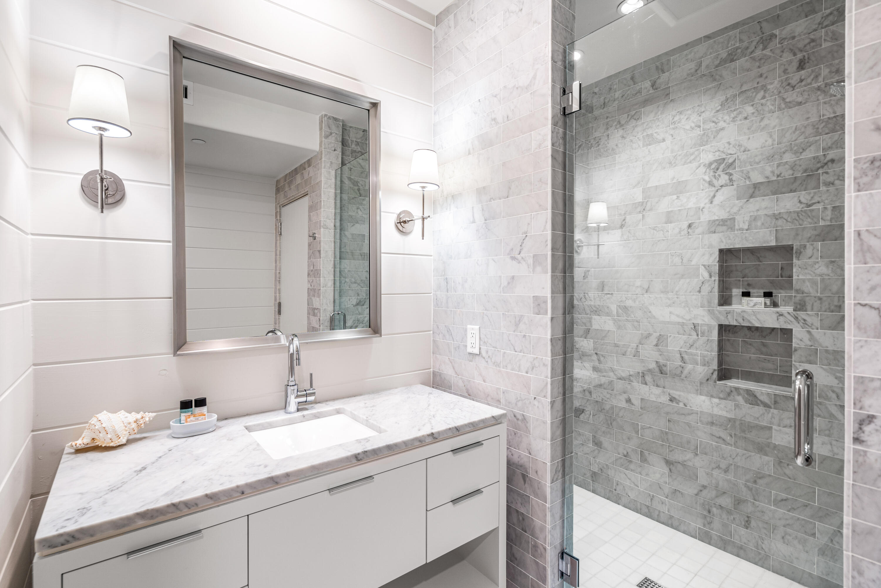 16 S Barrett Square, 3