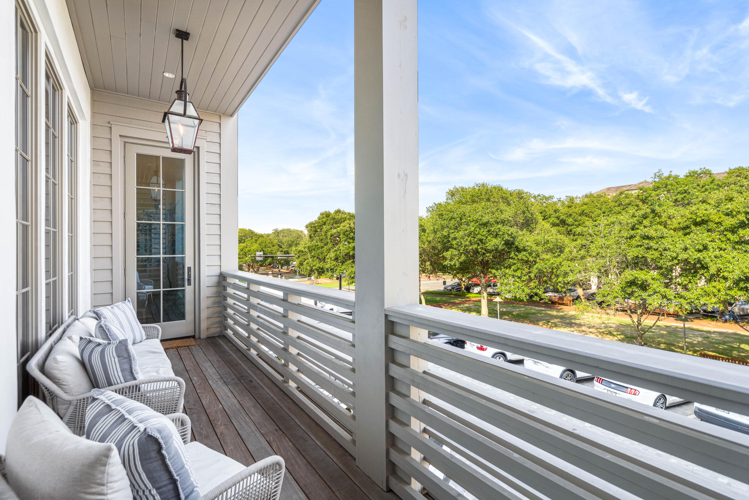 16 S Barrett Square, 3