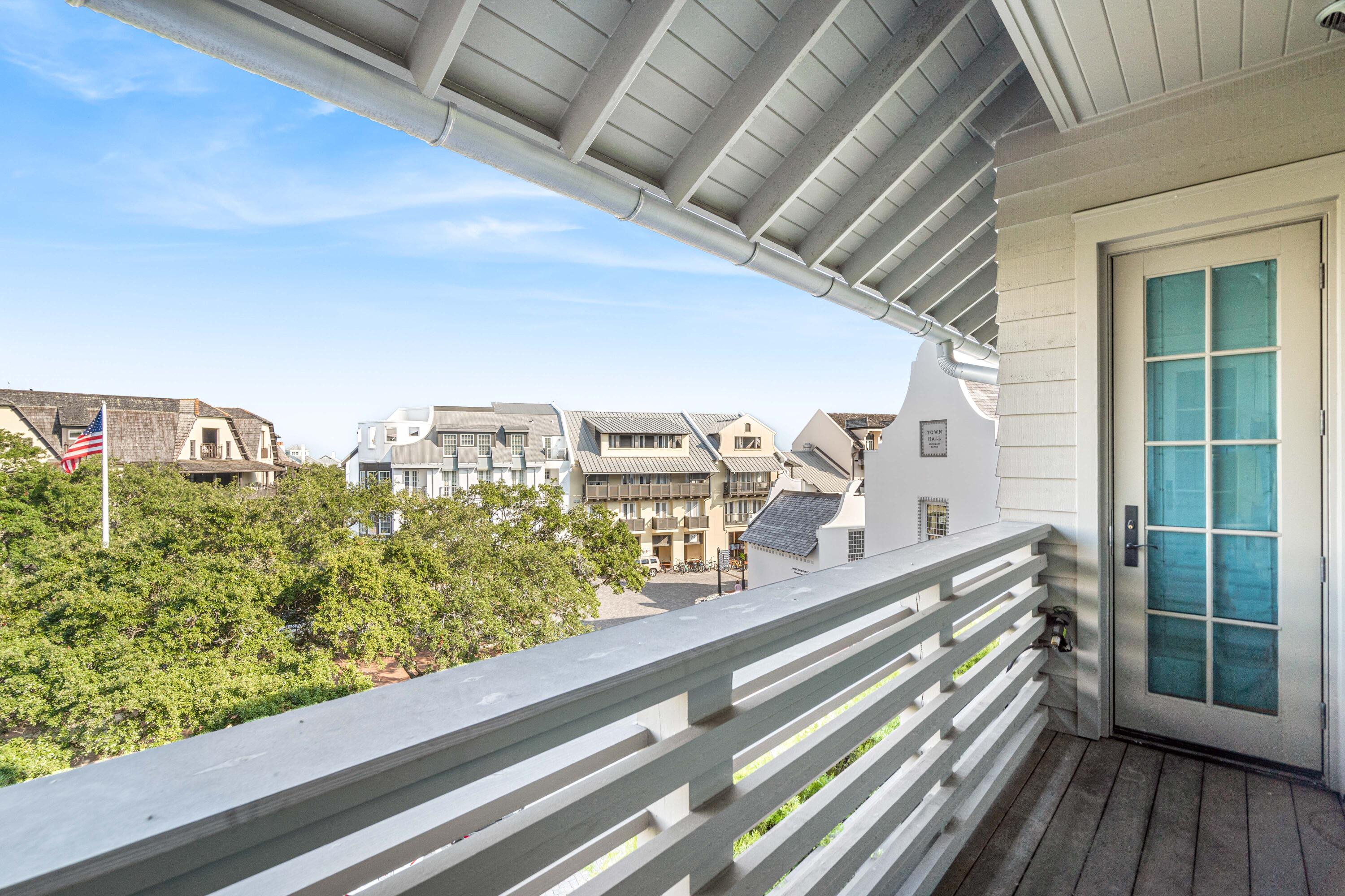 16 S Barrett Square, 3