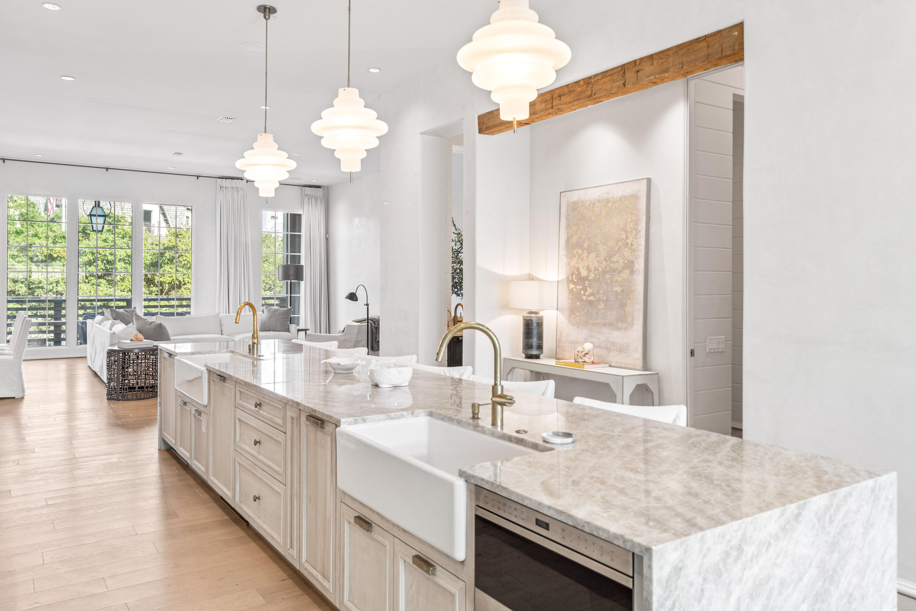 16 S Barrett Square, 3