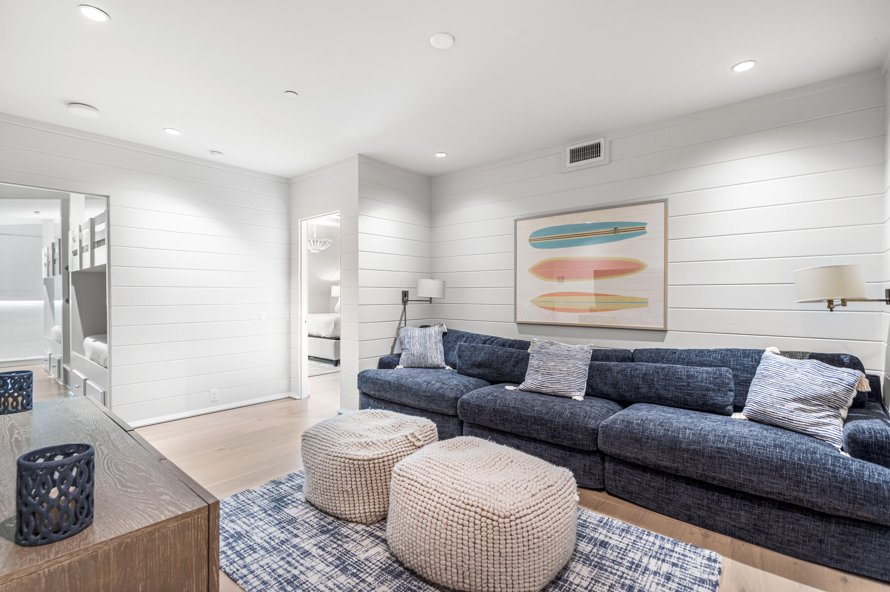 16 S Barrett Square, 3