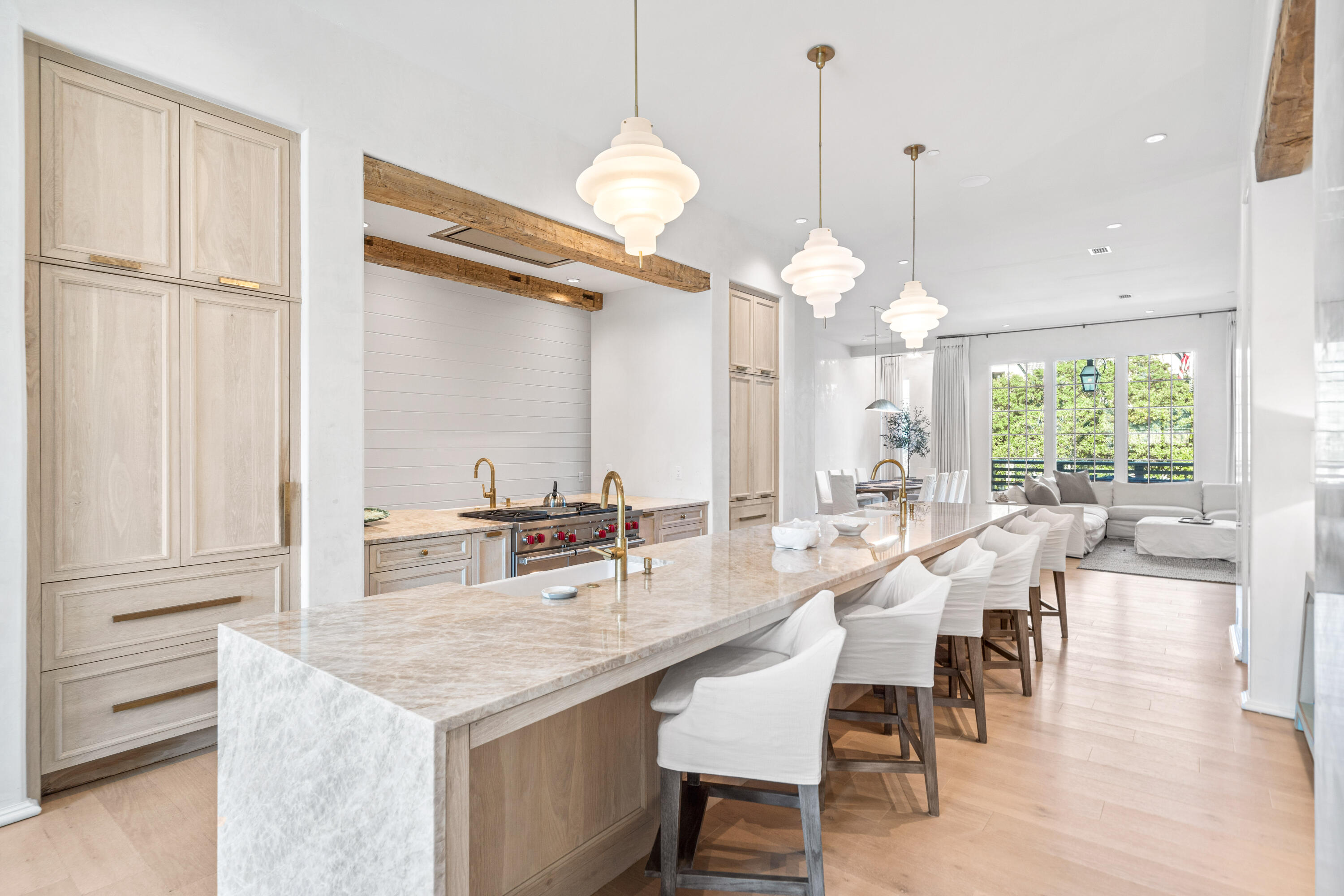 16 S Barrett Square, 3