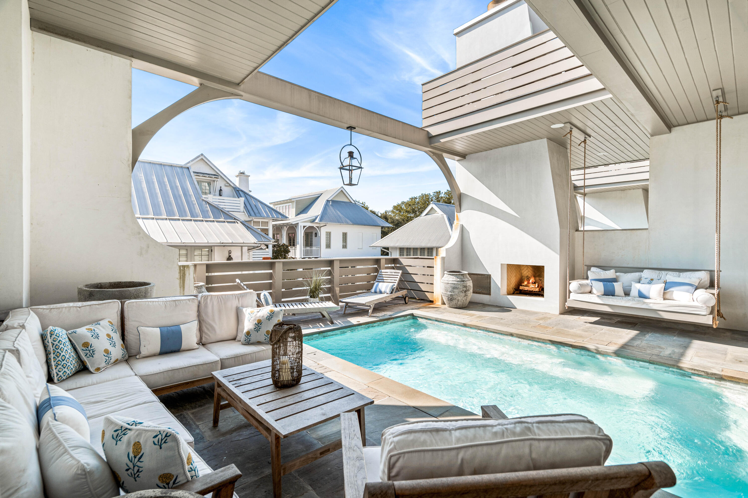 16 S Barrett Square, 3