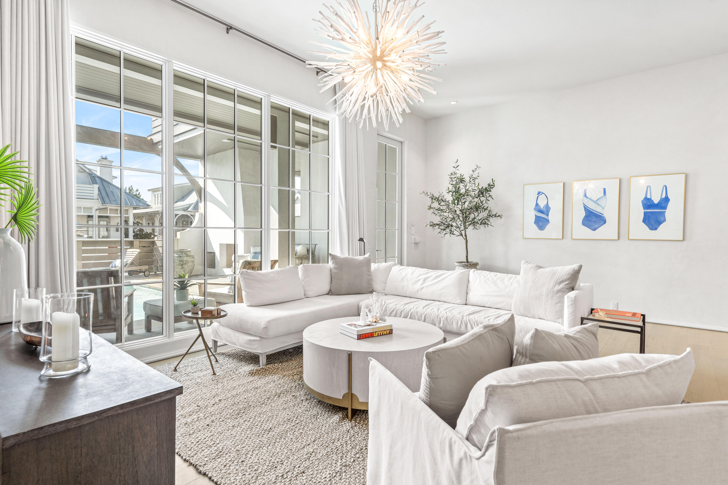 16 S Barrett Square, 3