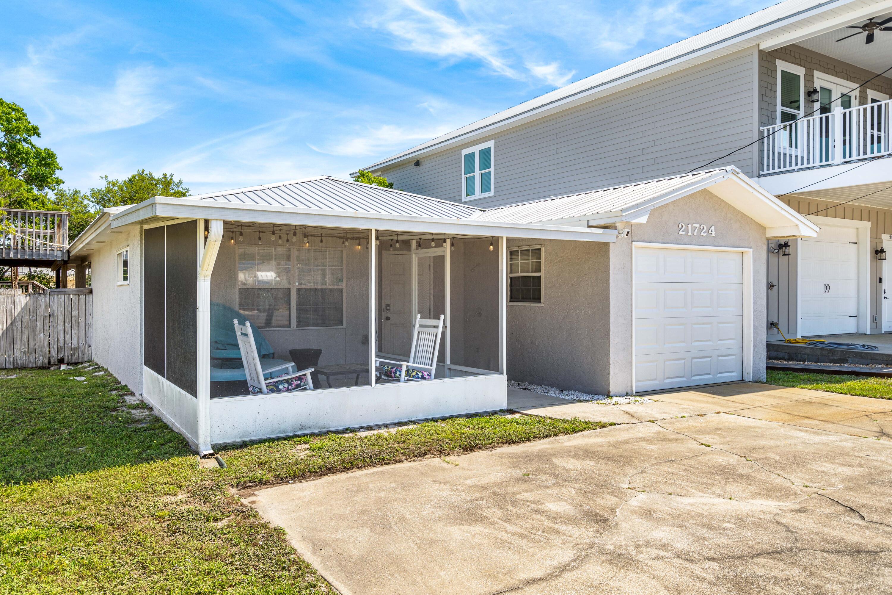 21724 Sunset Avenue