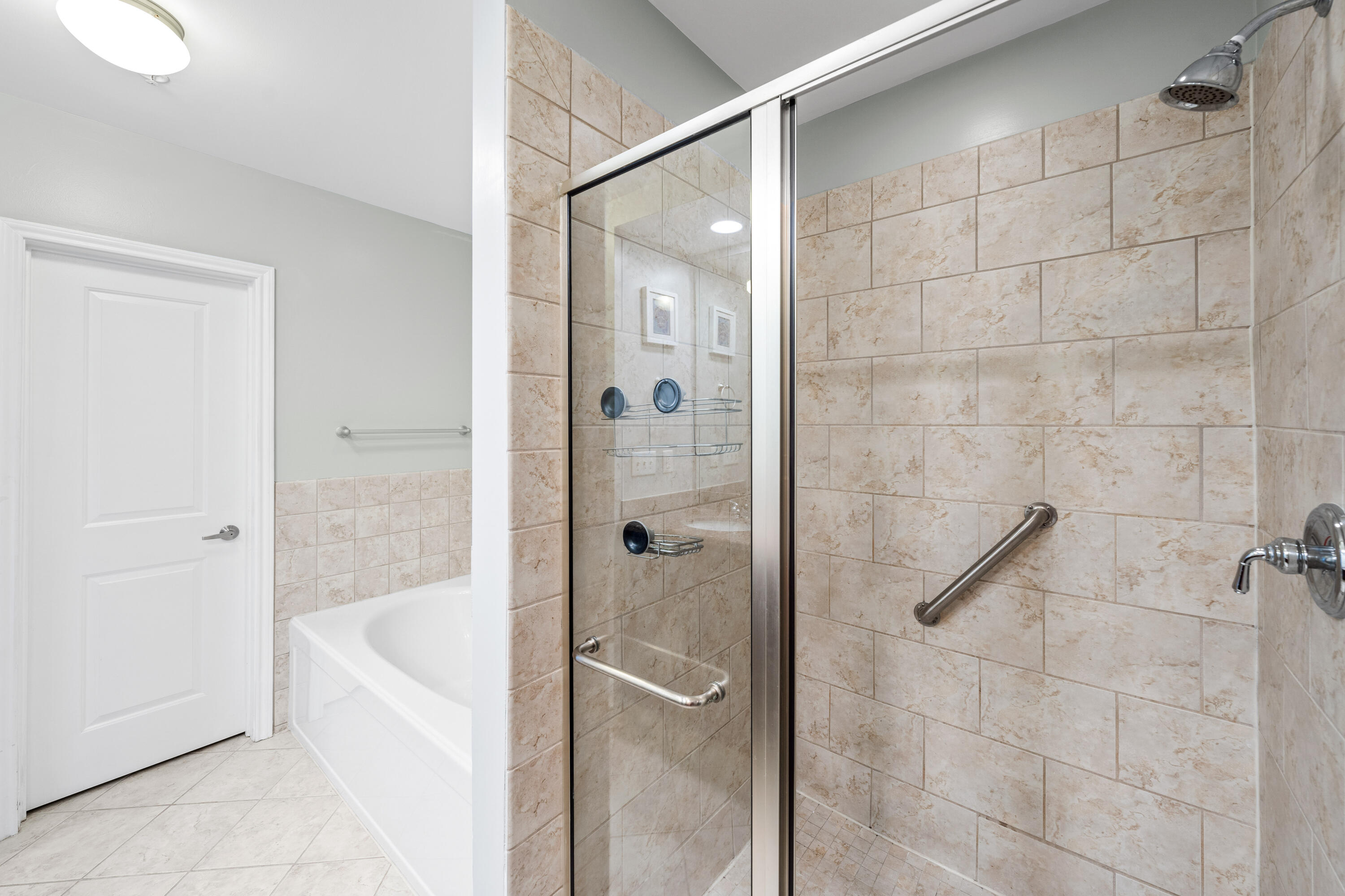 8700 Front Beach Road Road, 5208