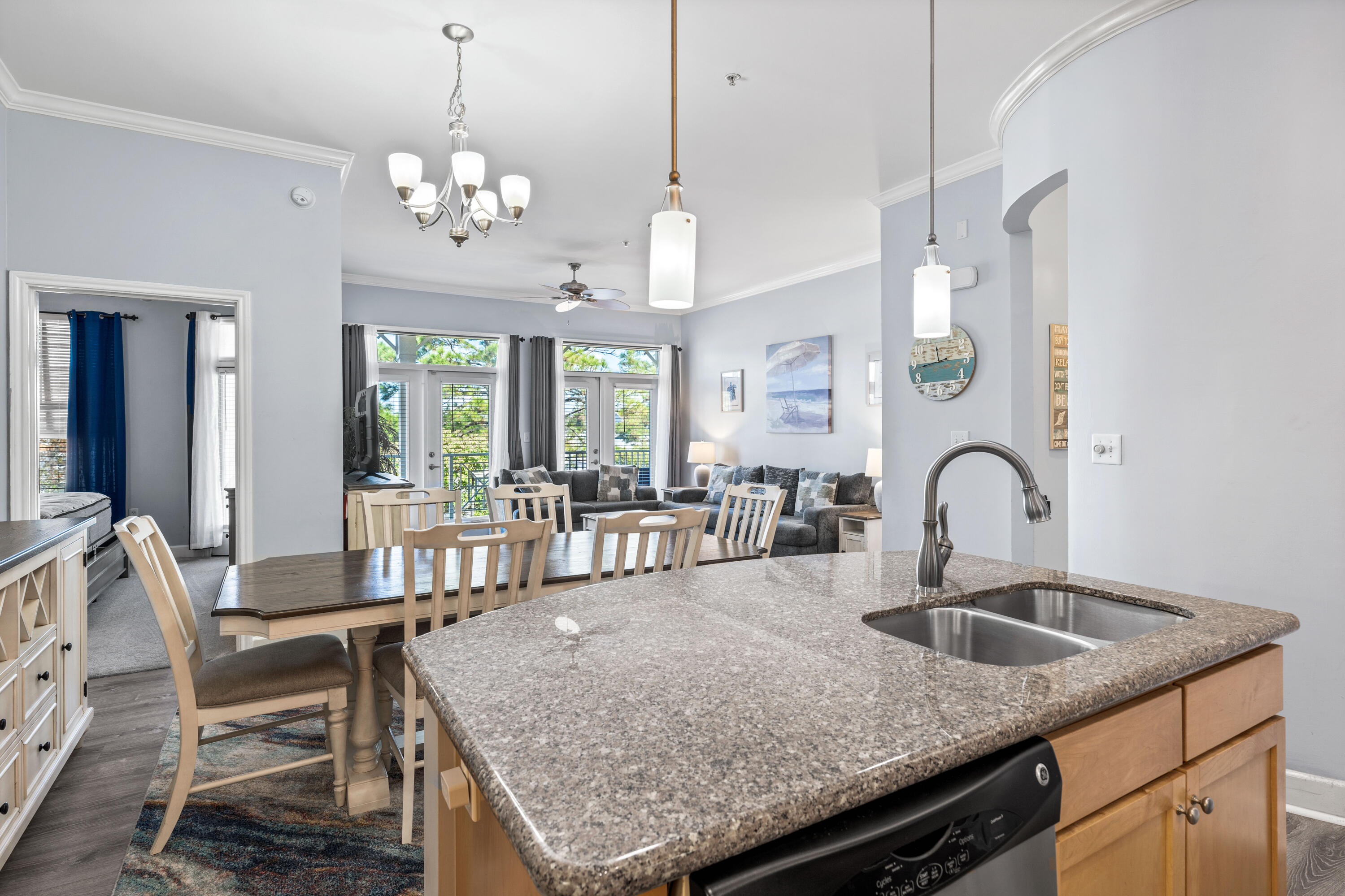 8700 Front Beach Road Road, 5208