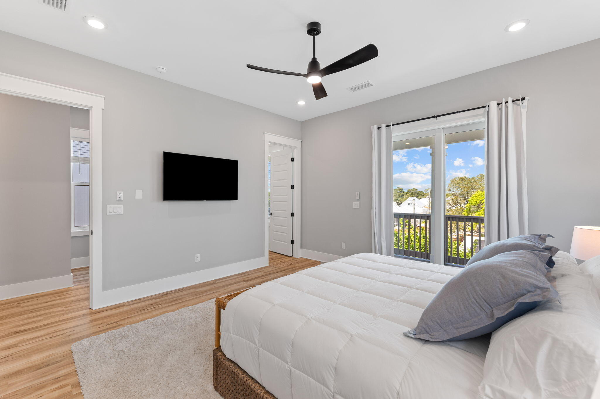 22 W Queen Palm Drive