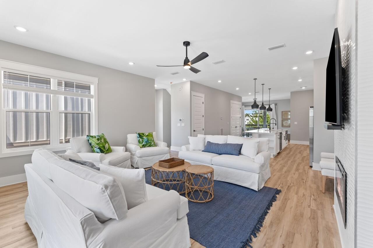 22 W Queen Palm Drive