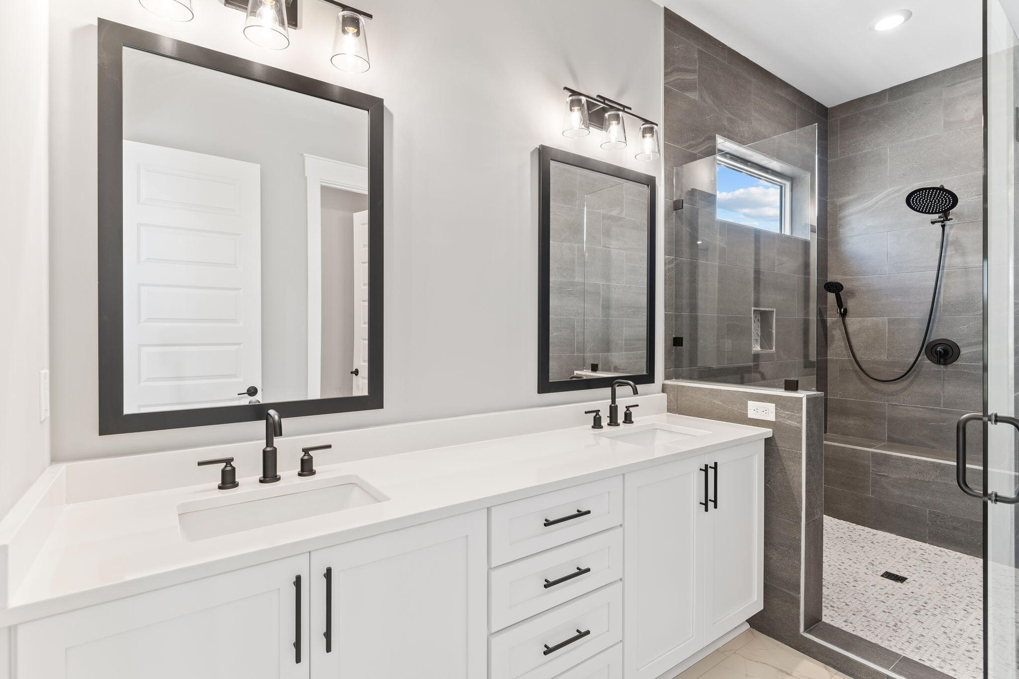 22 W Queen Palm Drive