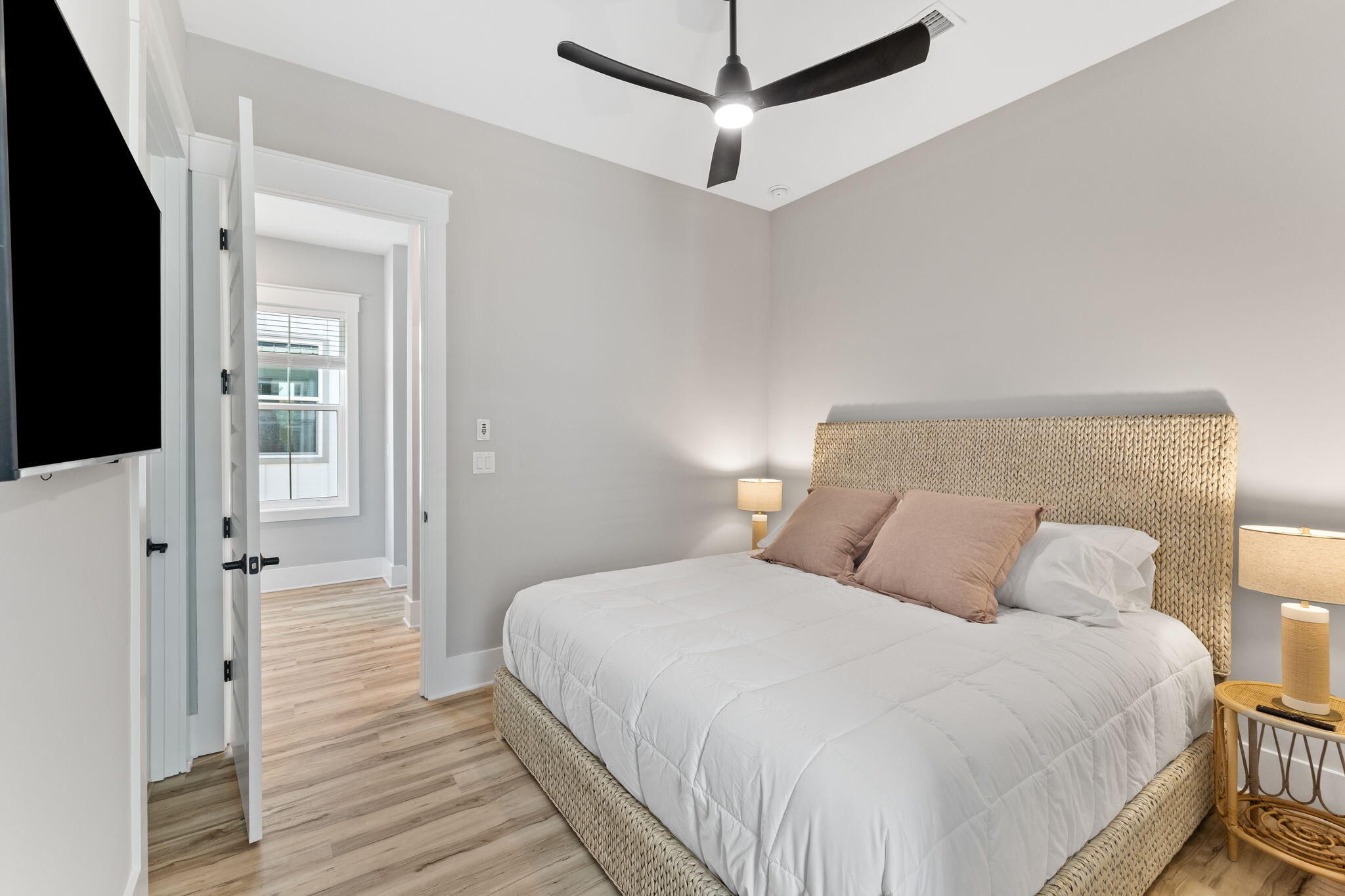 22 W Queen Palm Drive