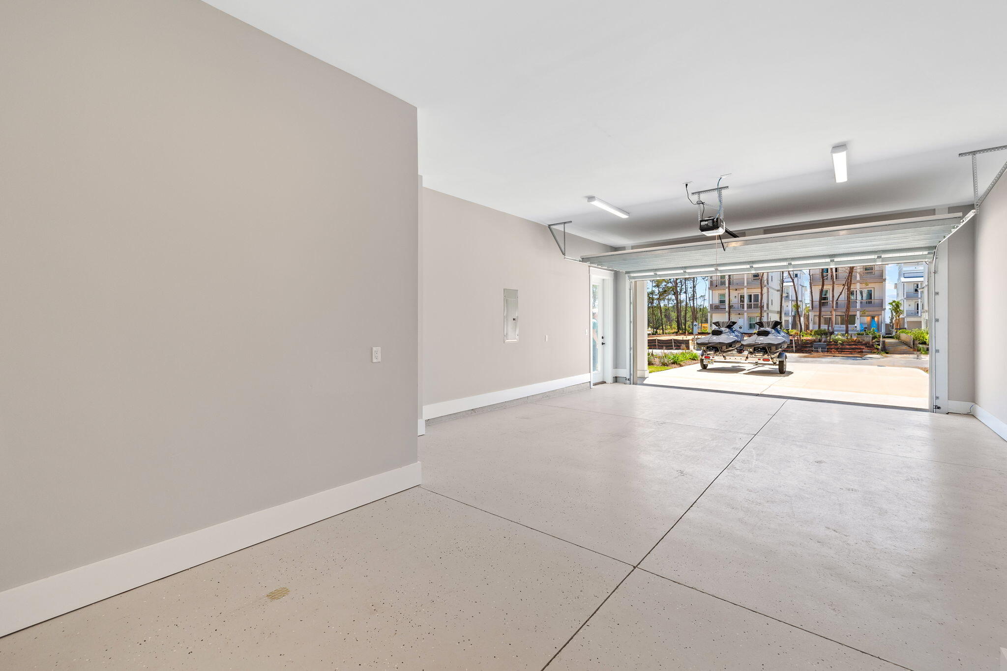 22 W Queen Palm Drive